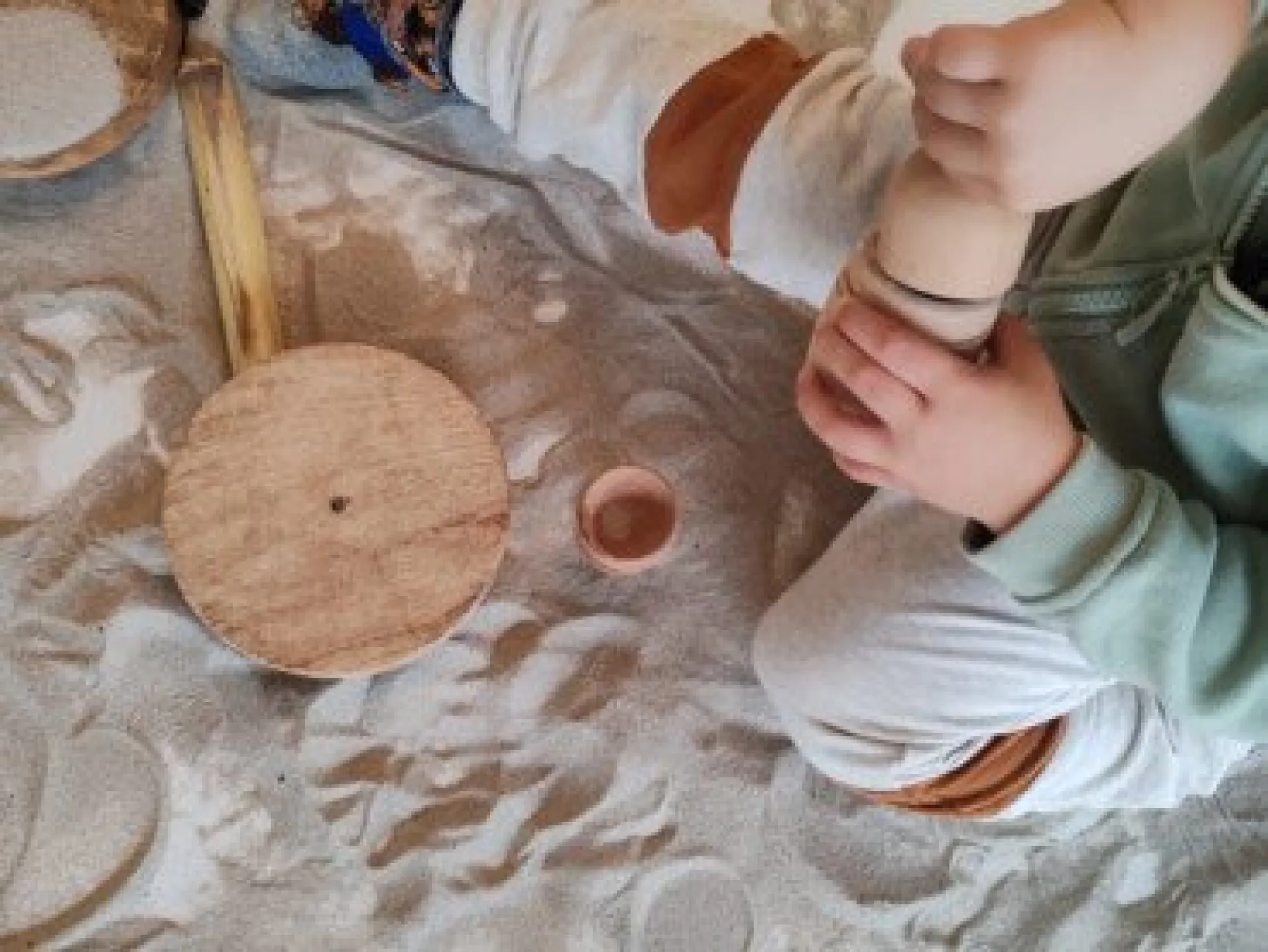 enfant-jeu-sable