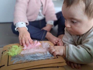 jeu-plume-enfant