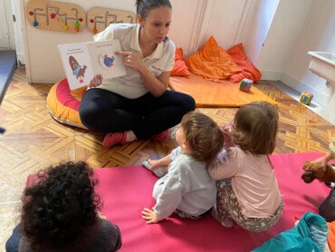 auxiliaire-de-puericulture-lecture-enfants