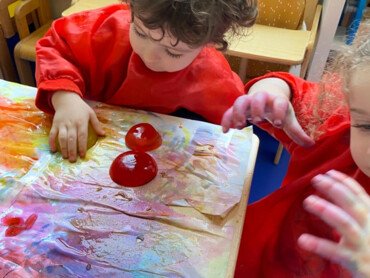 enfant-gelatine-rouge