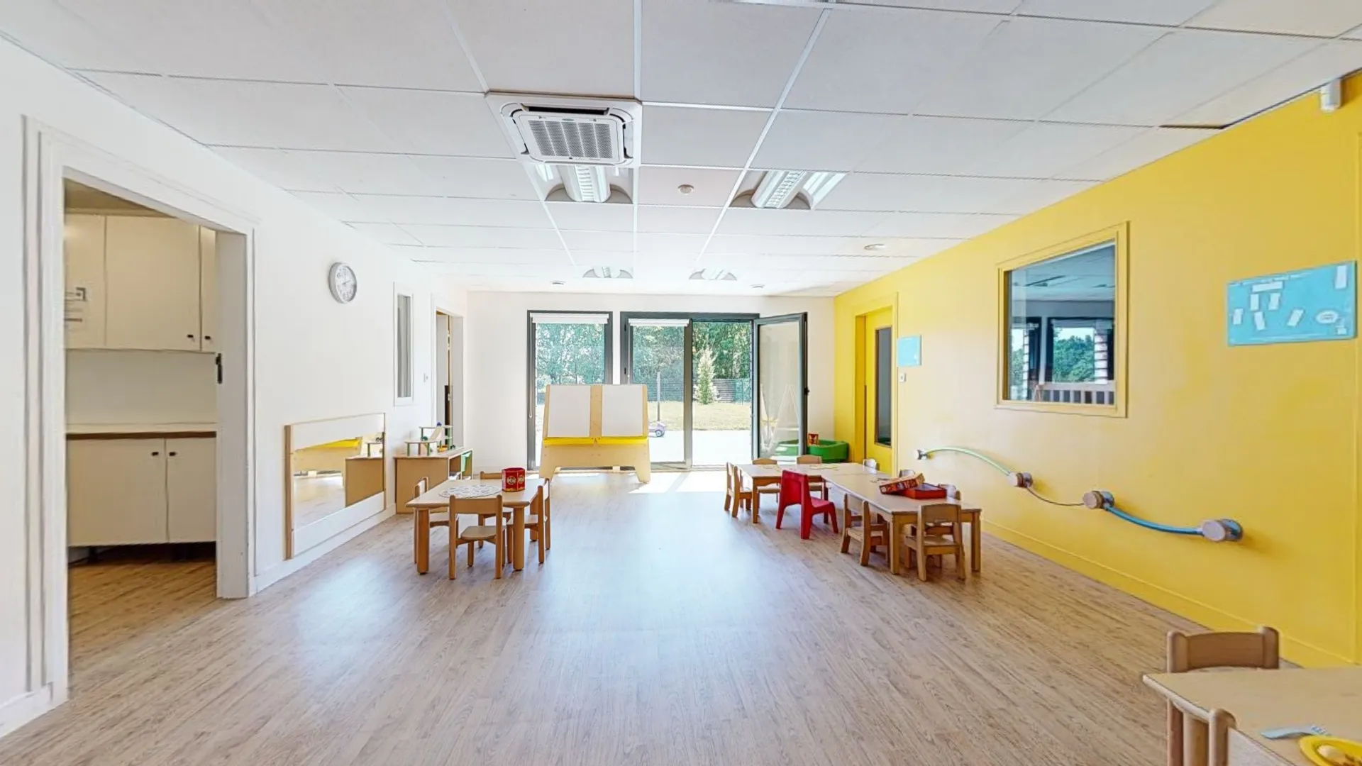 peopleandbaby-creche-fay-aux-loges-fee-des-bulles-1
