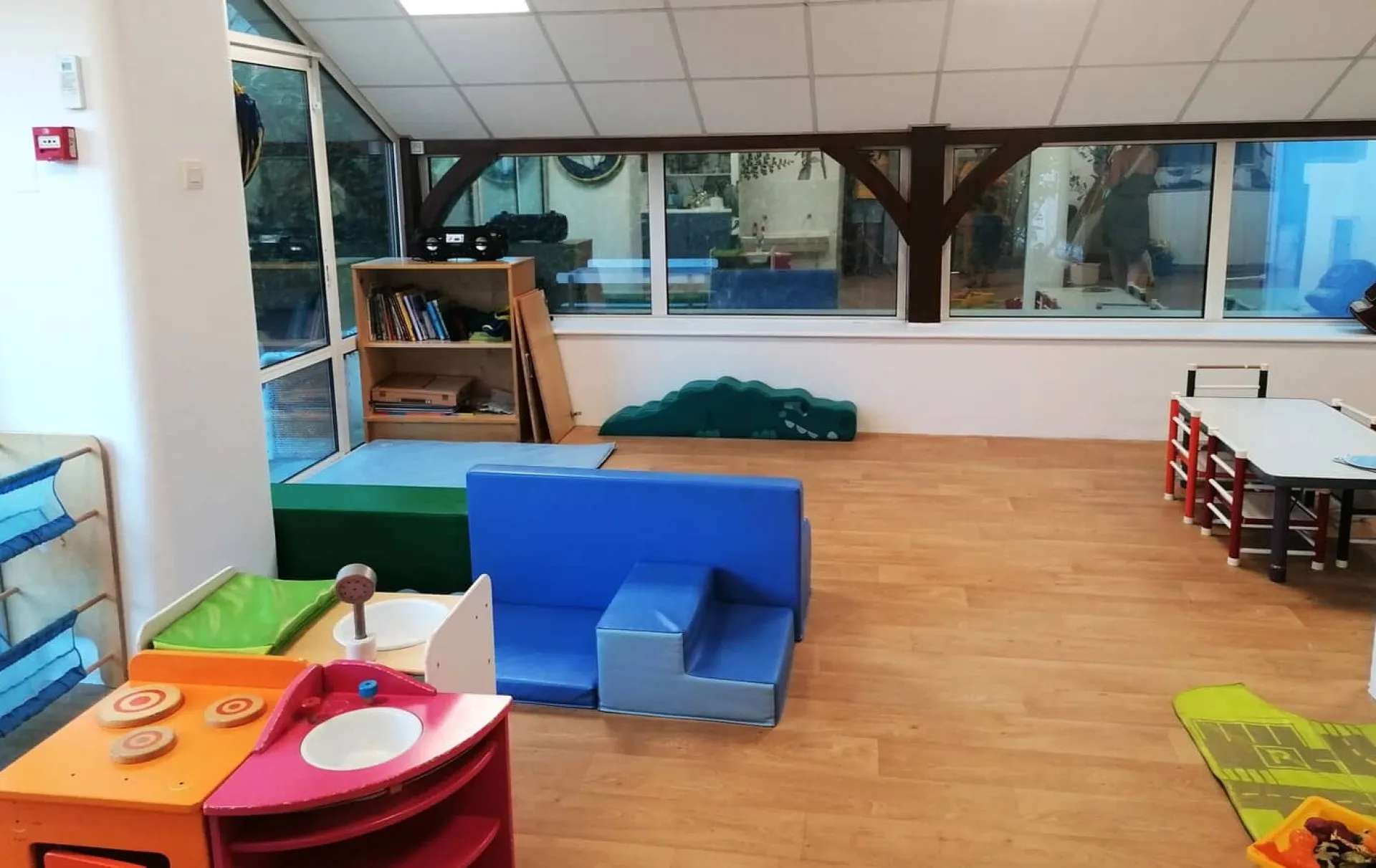 creche-agen-pause-calin-people-baby-3