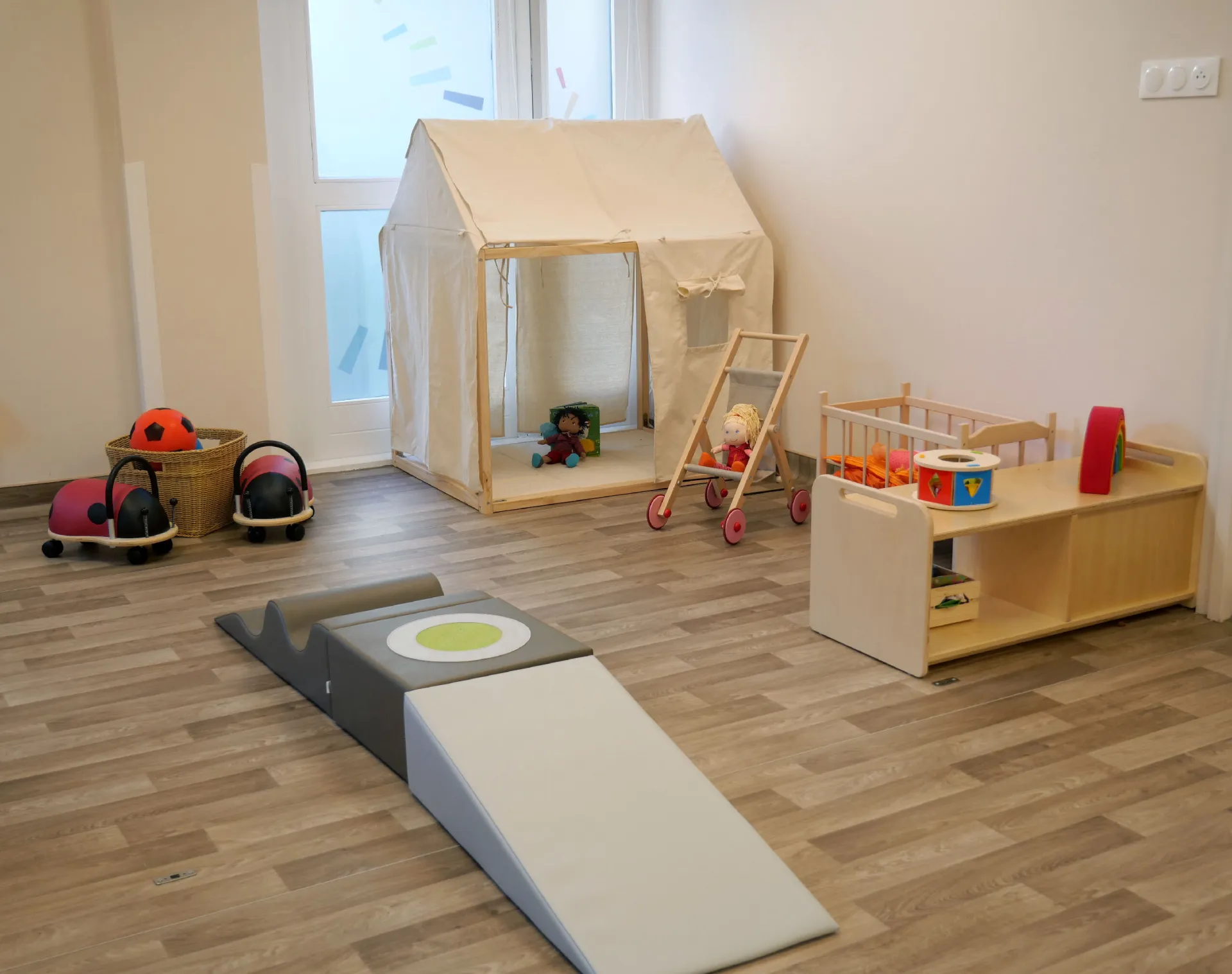 peopleandbaby-creche-metz-plum-1