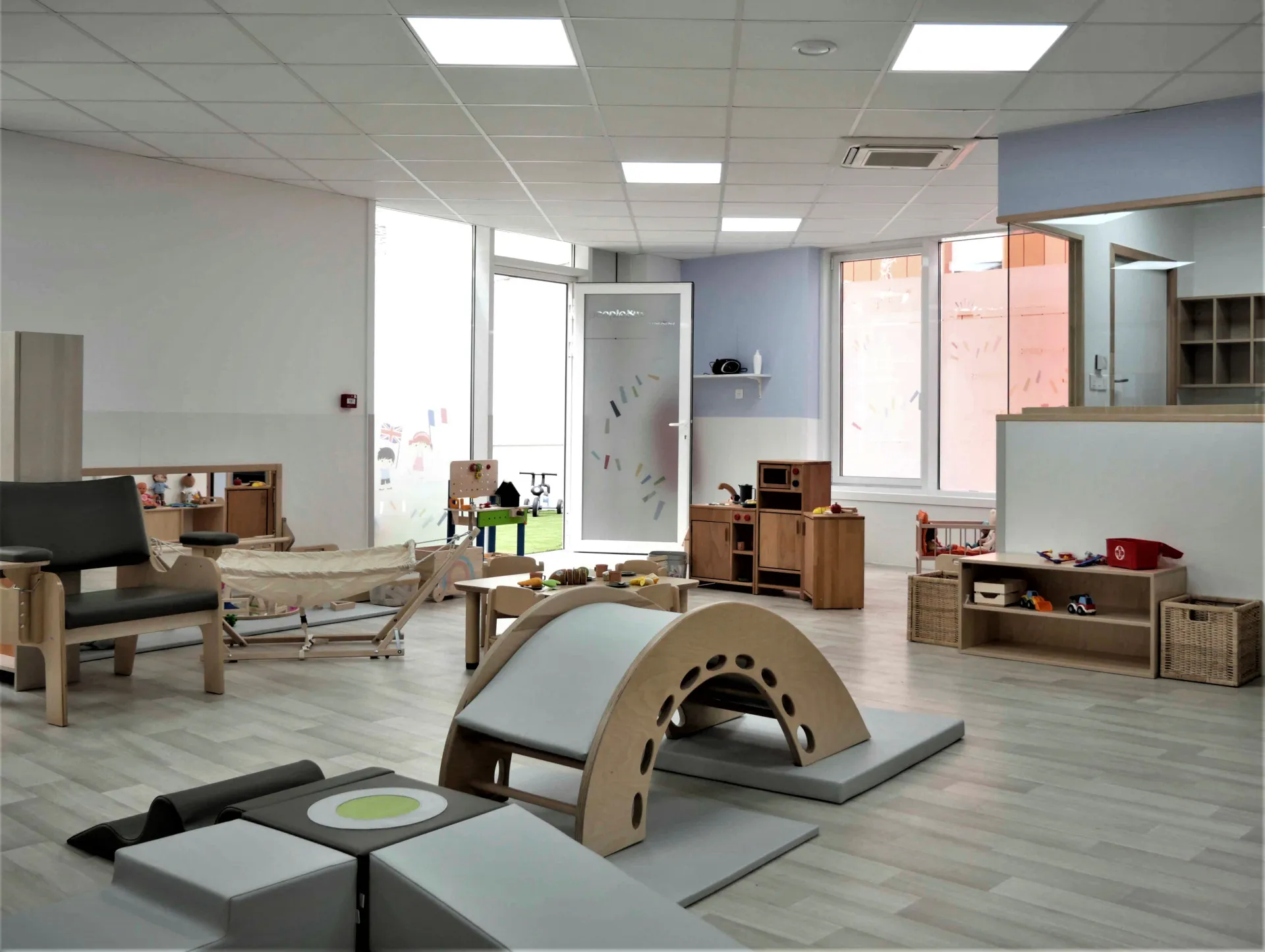 creche-tipi-des-artistes-valenciennes-people-and-baby-1