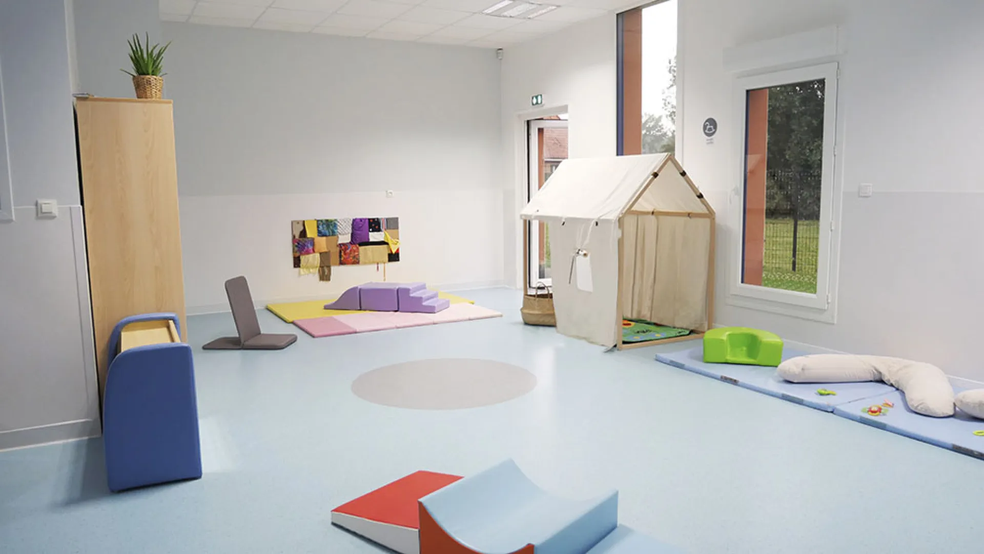 creche-saint-venant-la-grande-ours-people-and-baby-2