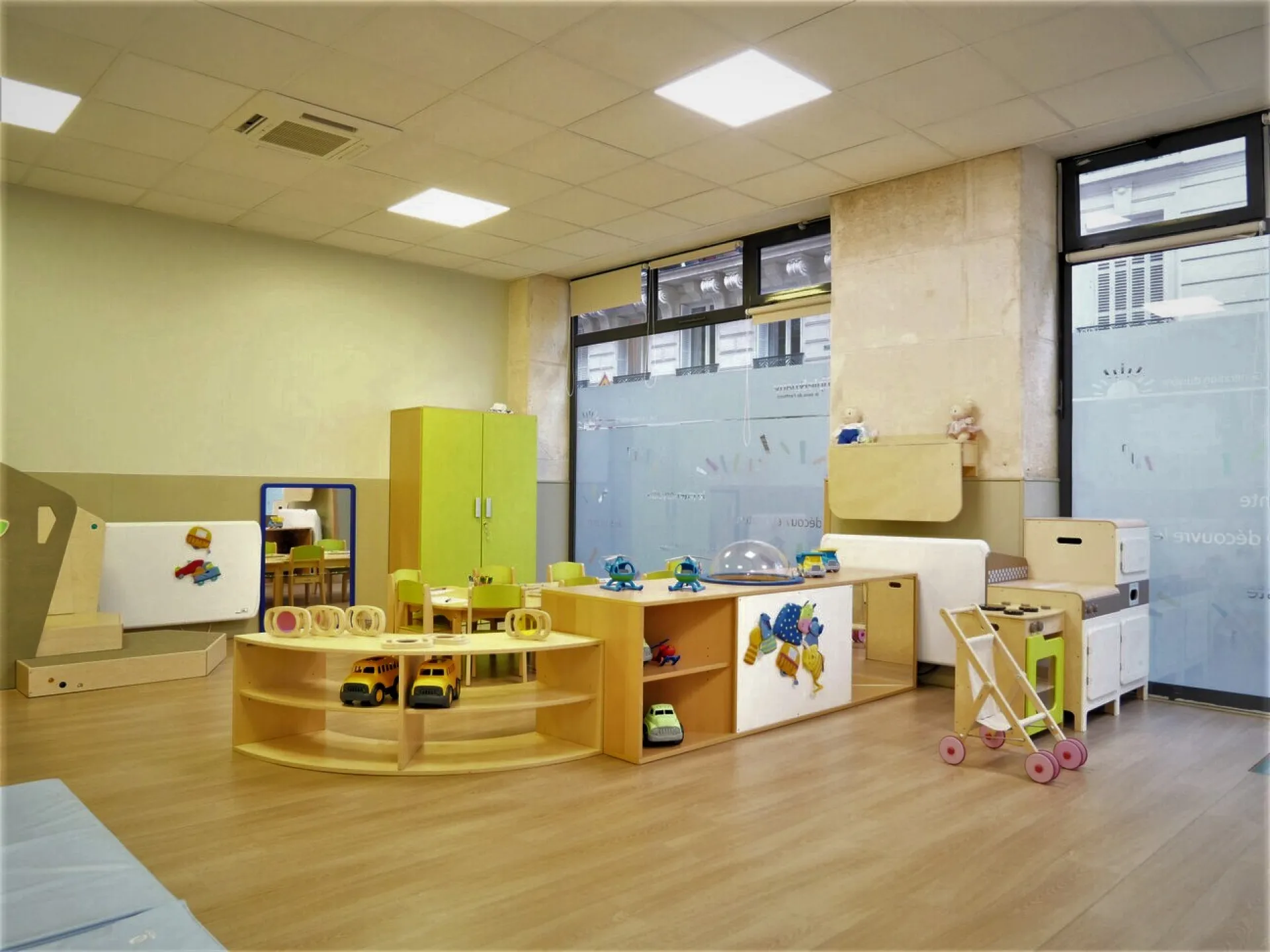 creche-paris-tom-pouce-people-and-baby-2