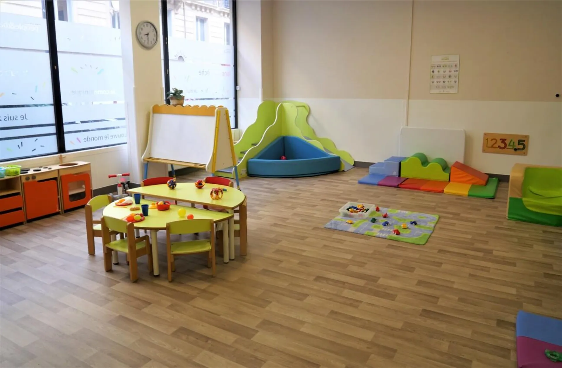 creche-paris-romarin-people-and-baby-1