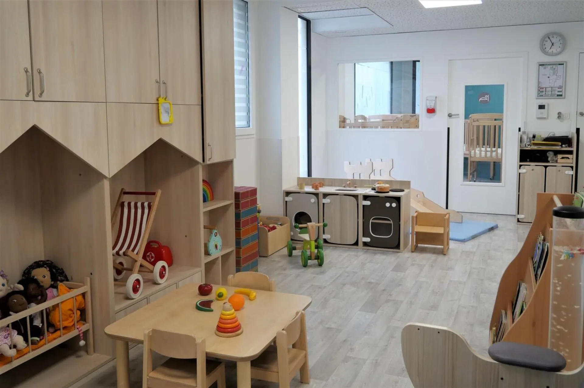 creche-paris-pica-pica-people-and-baby-2