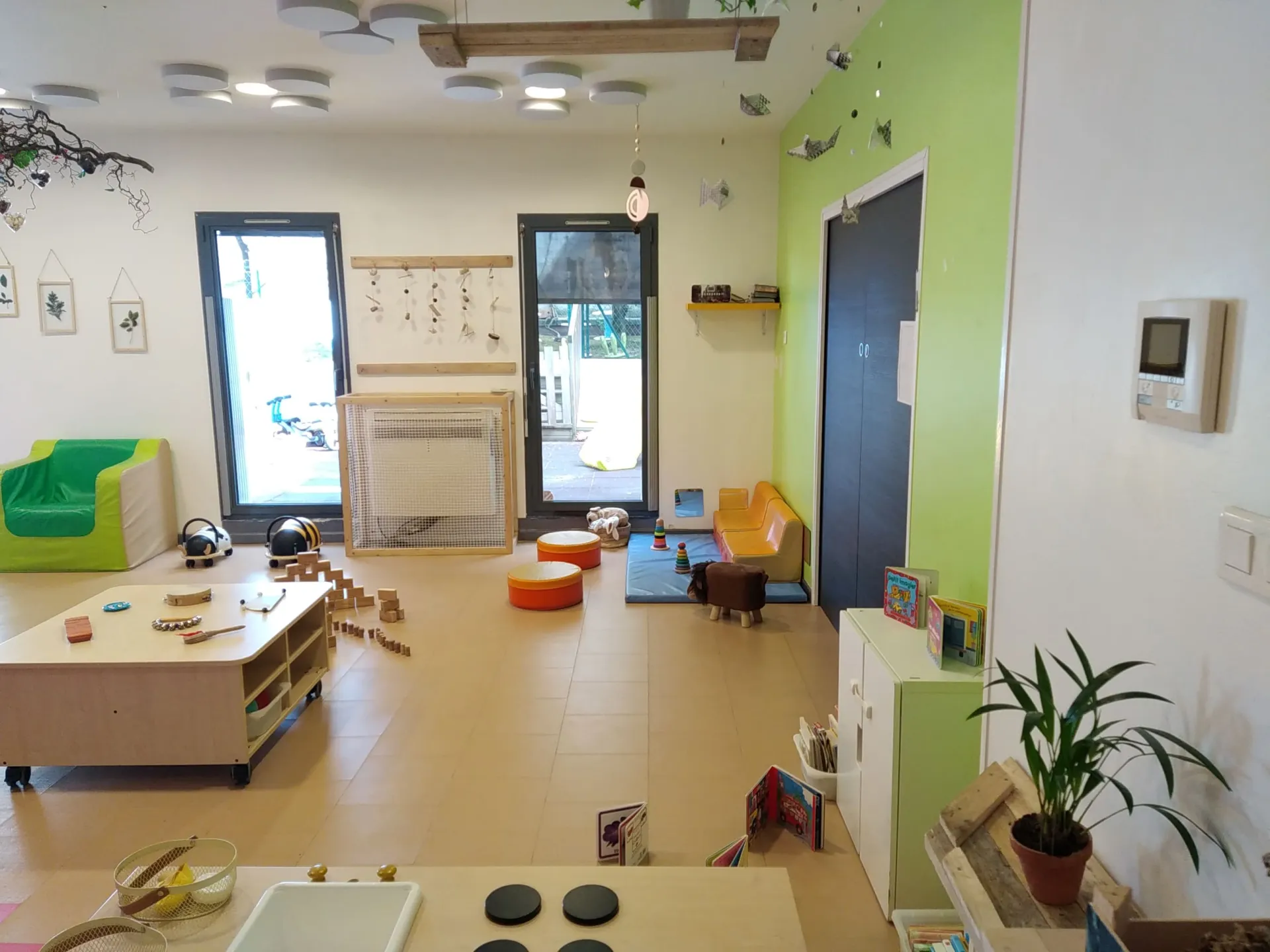 creche-lyon-le-petit-jardin-people-and-baby-2