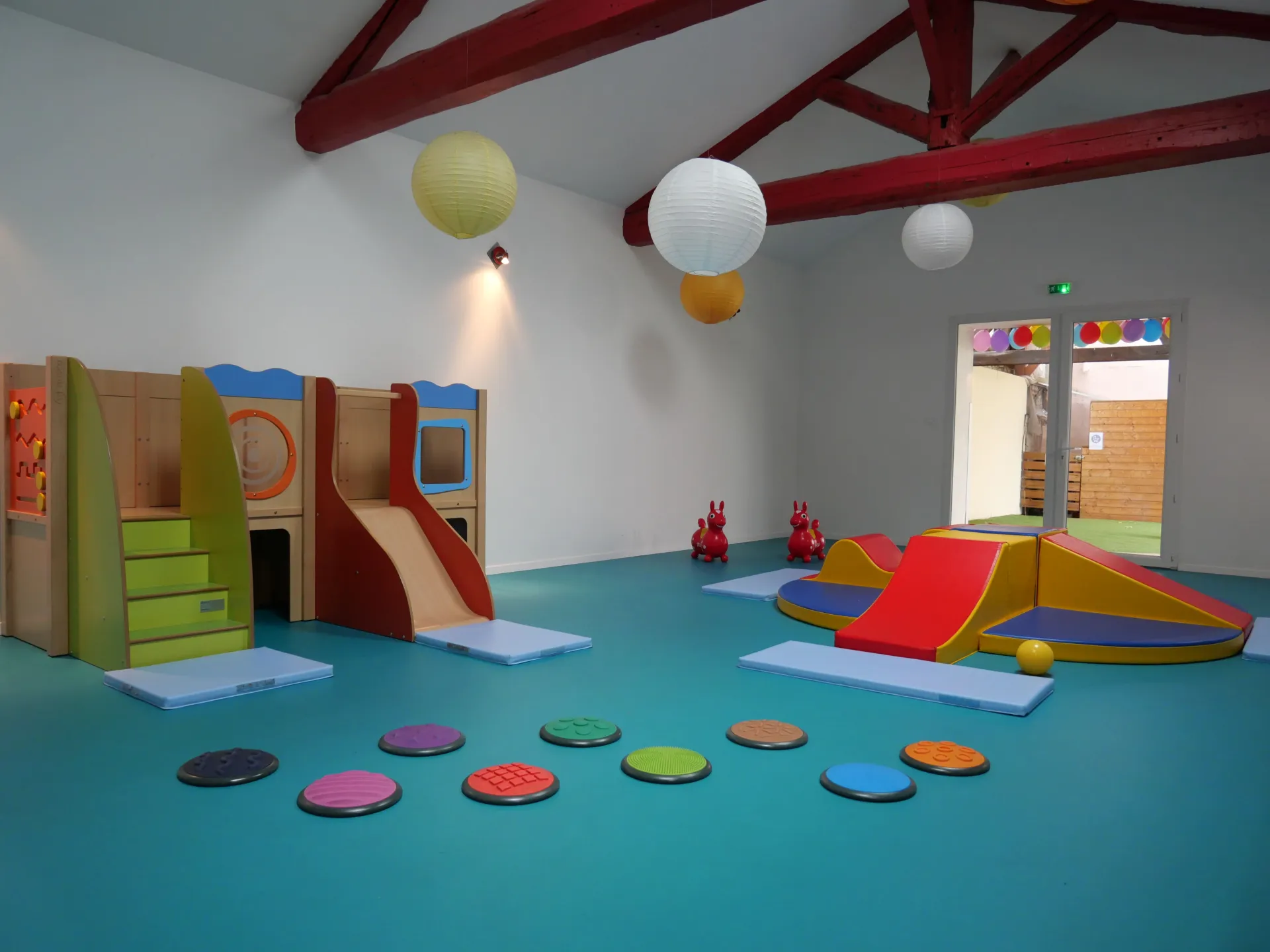creche-lyon-le-petit-jardin-people-and-baby-2