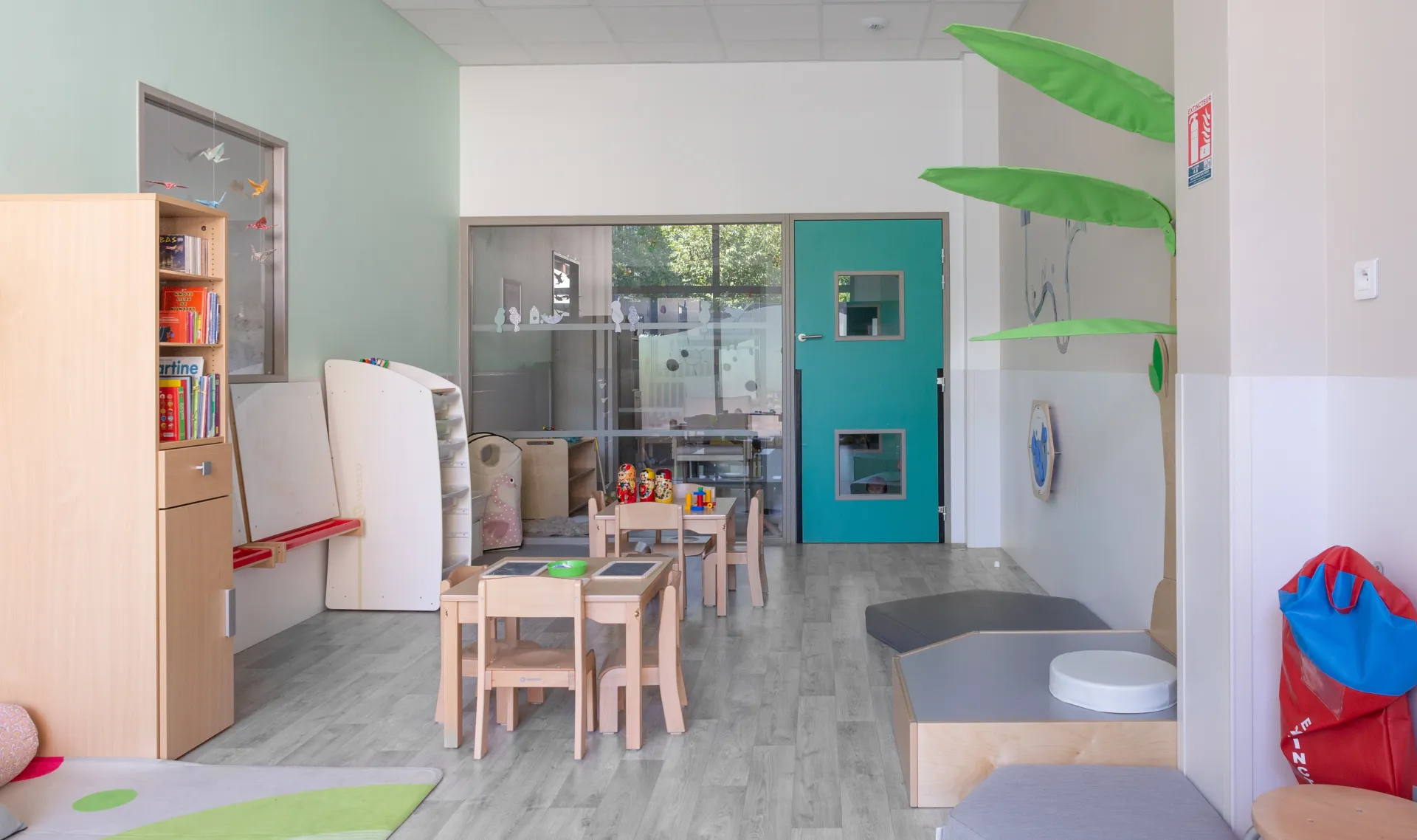 creche-annecy-ombrelles-casquettes-people-baby-2