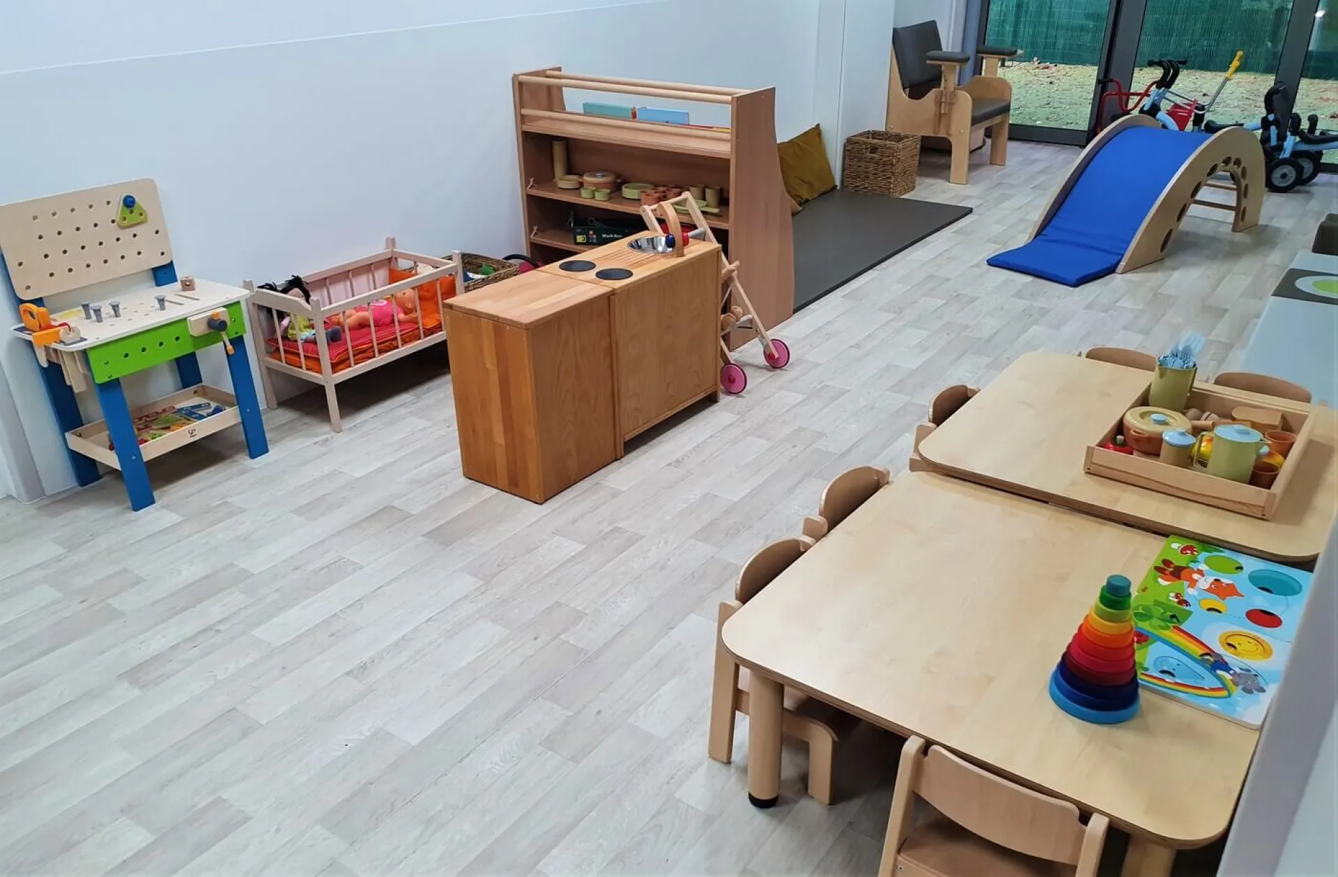 creche-petit-couronne-am-stram-gram-people-baby-2