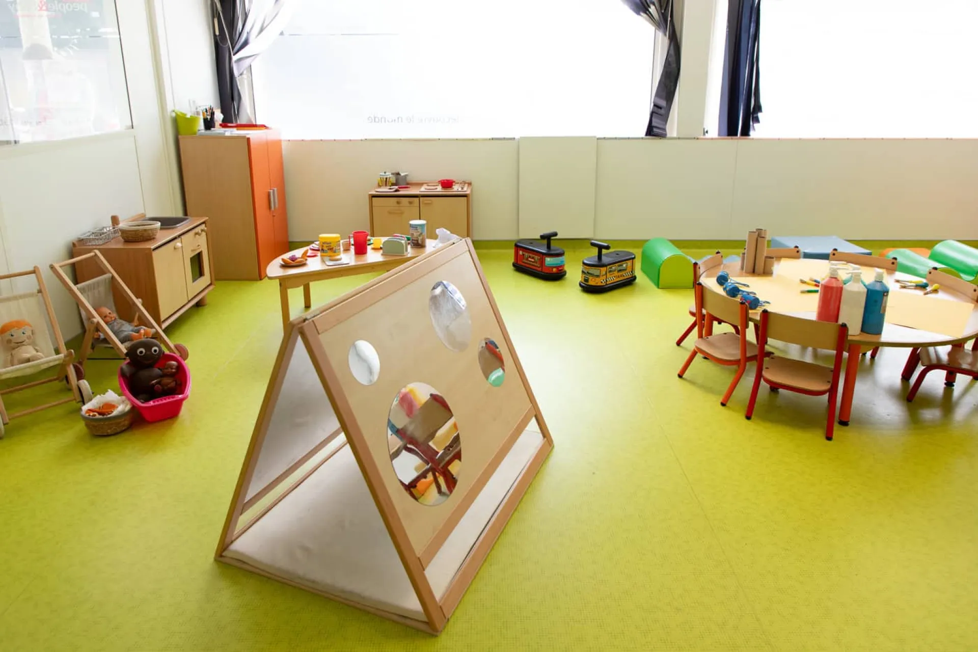 creche-rouen-maluhia-people-and-baby-2