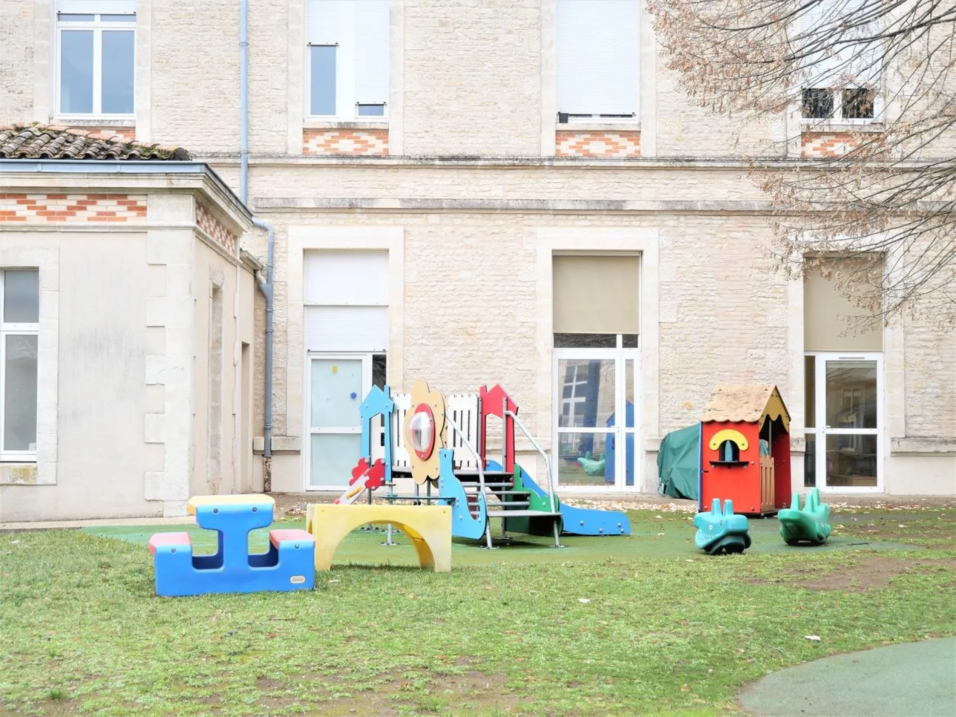 peopleandbaby-creche-niort-les-mille-pattes-1