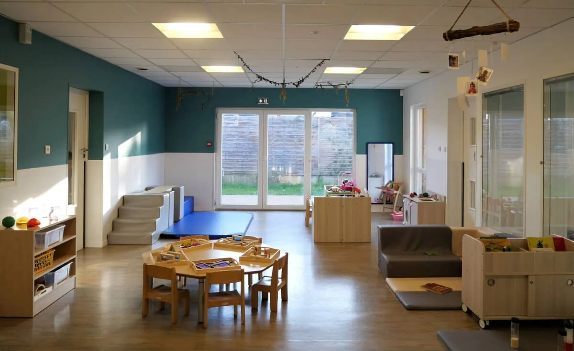 creche-les-lutins-st-eloi-wissous-people-and-baby-2