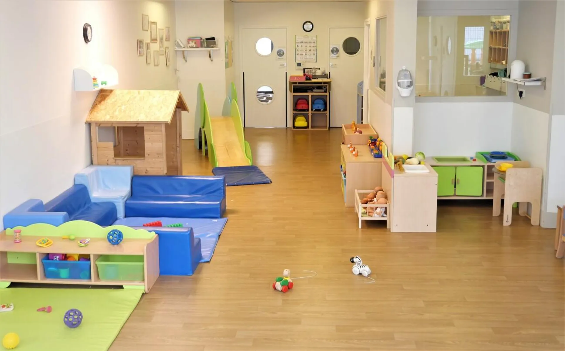 creches-boulogne-les-petits-sourires-people-and-baby-1