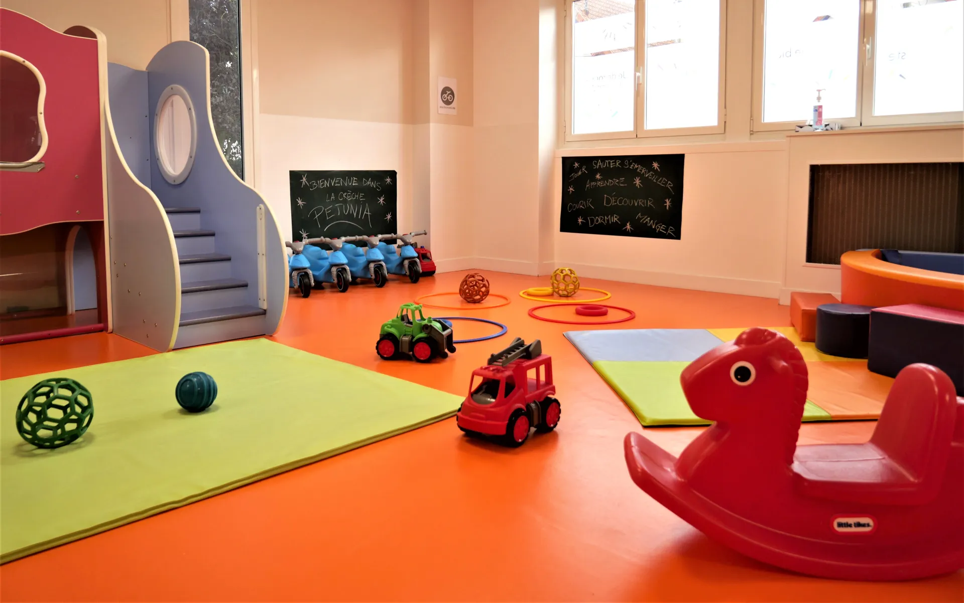 creche-rueuil-malmaison-petunia-people-and-baby-1