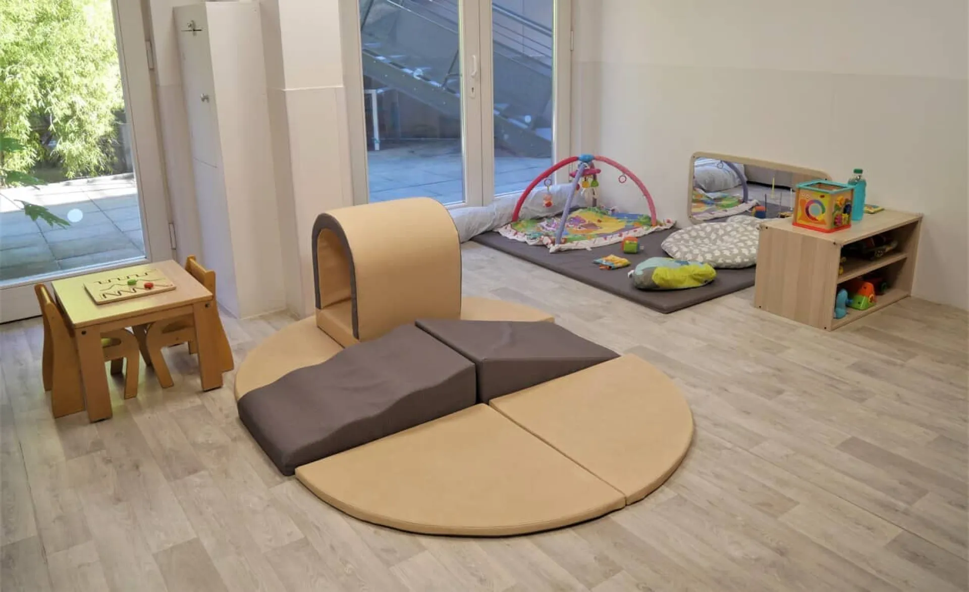 creche-arcueil-clementine-people-and-baby-1