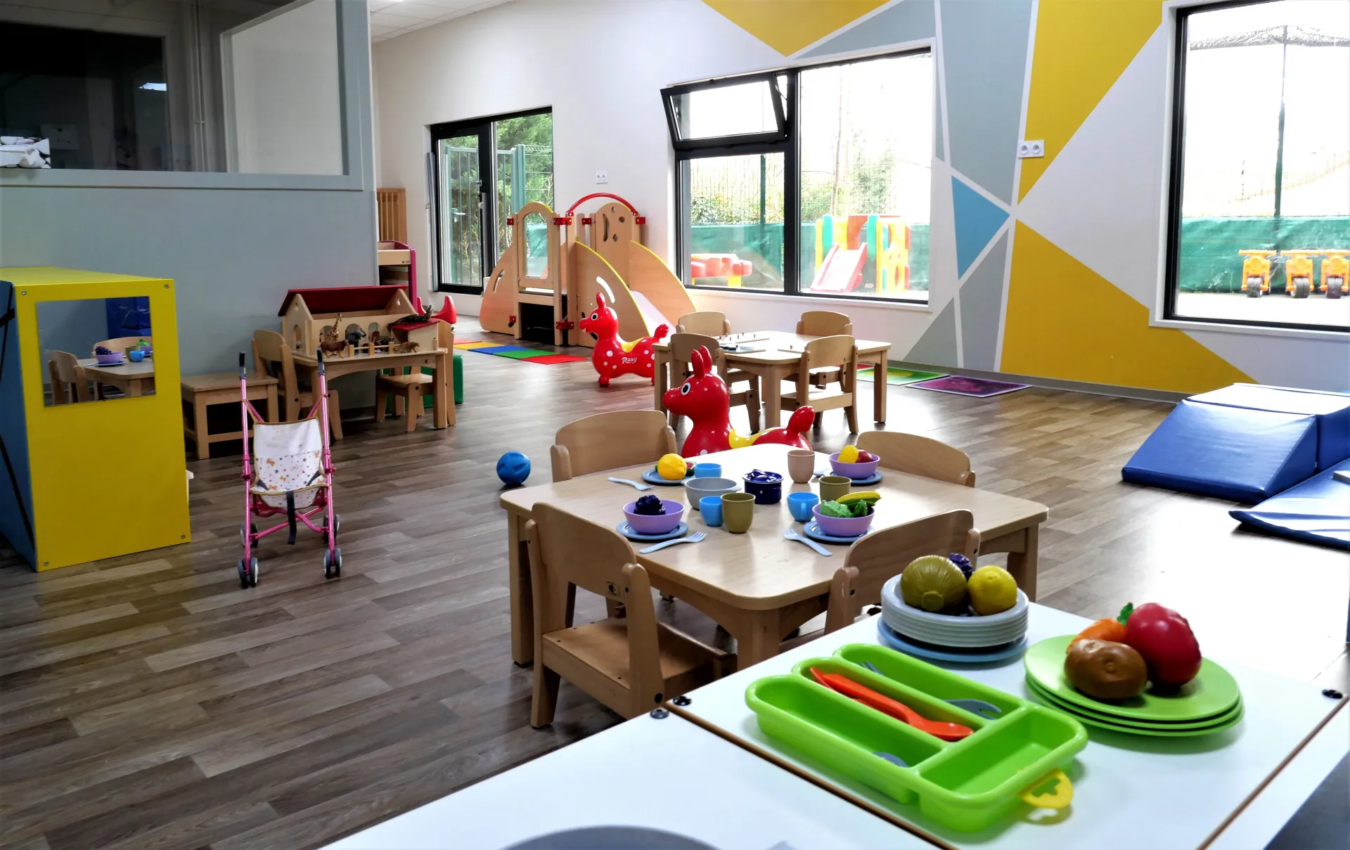 creche-champigny-sur-marne-hibiscus-people-and-baby-2