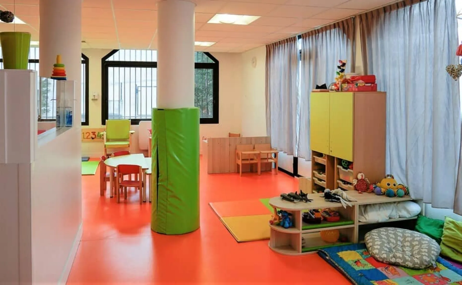creche-nogent-sur-marne-meaghan-people-and-baby-1