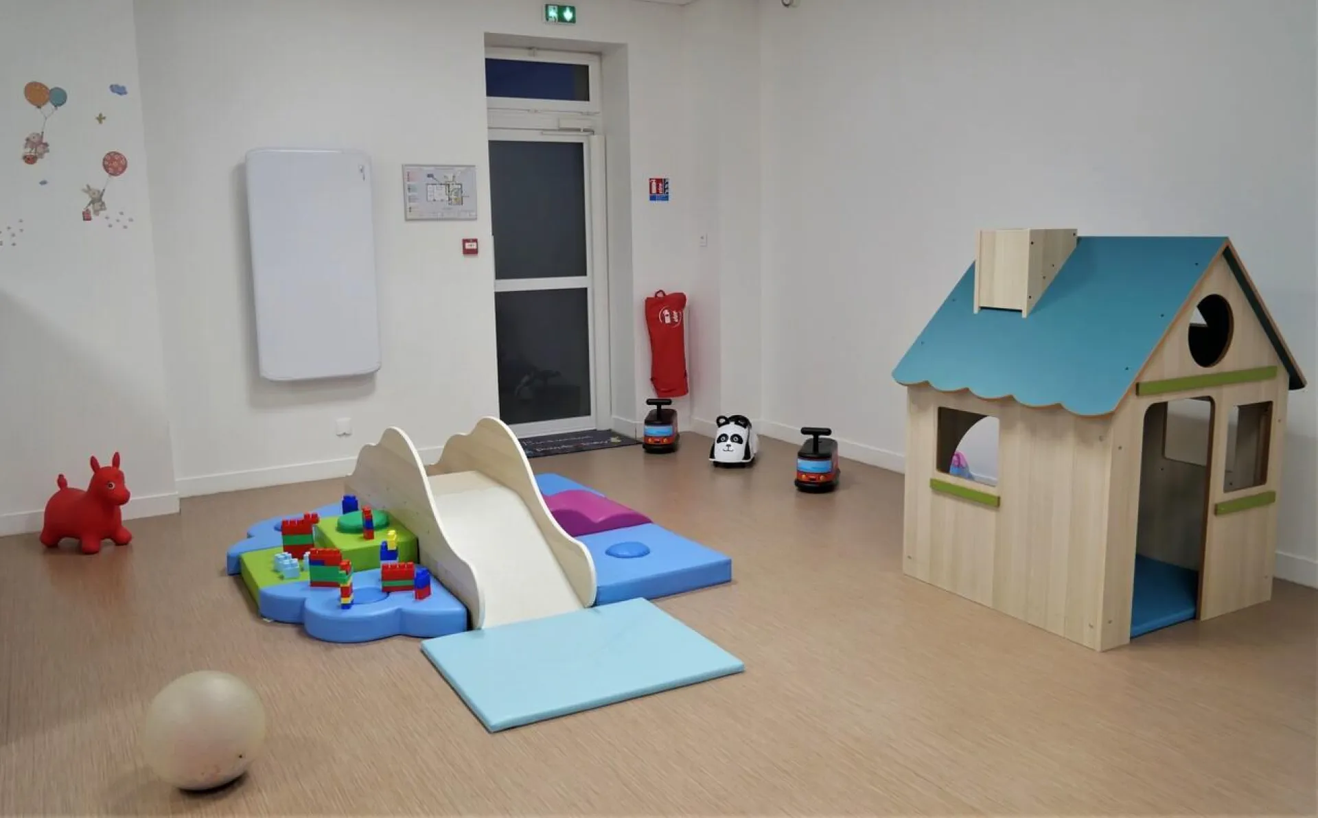 creches-perigny-sur-yerres-mon-ami-perrau-people-and-baby-2