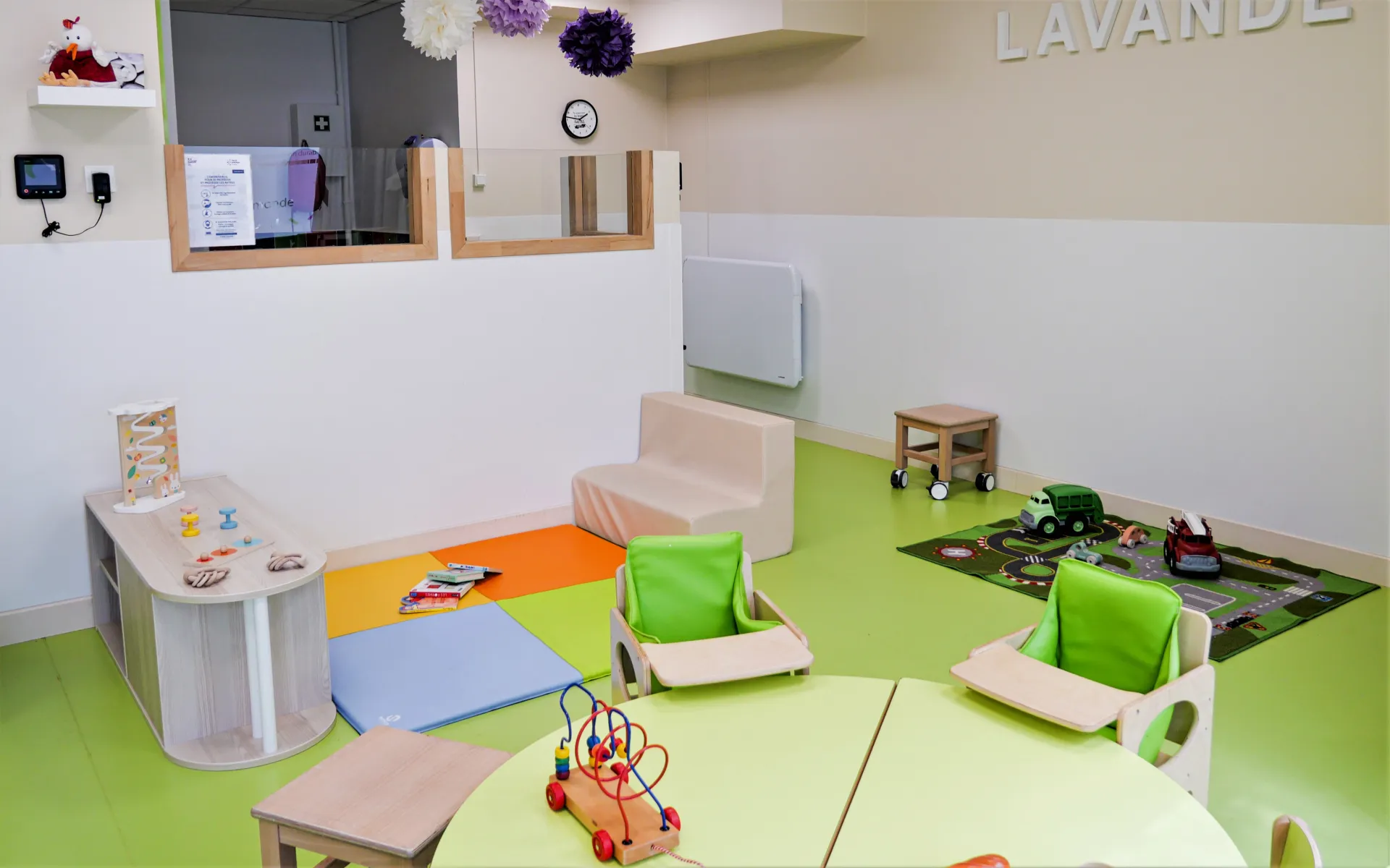 creche-vincennes-lavande-people-and-baby-2