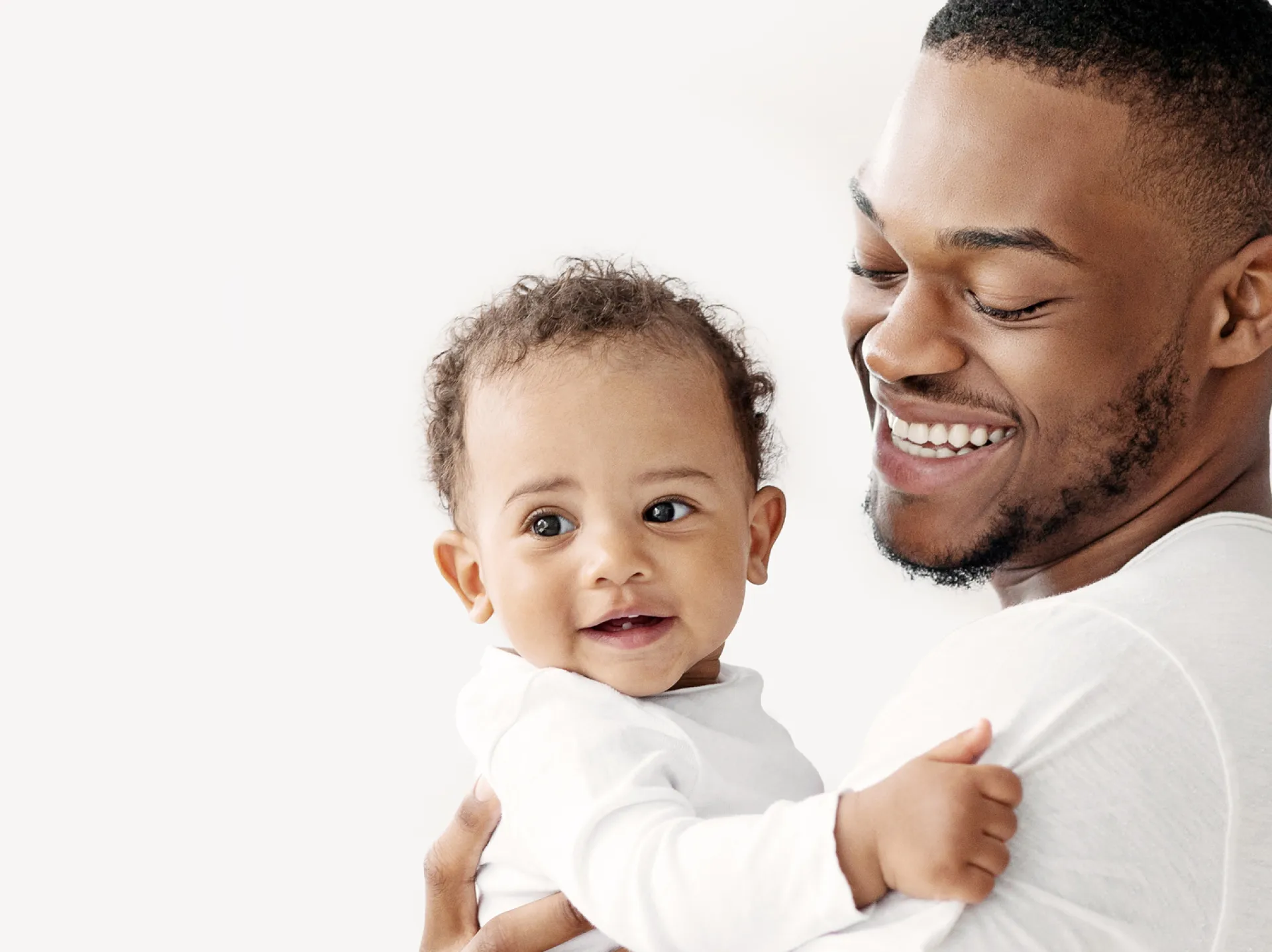 papa-bebe-souriants-tendresse.1