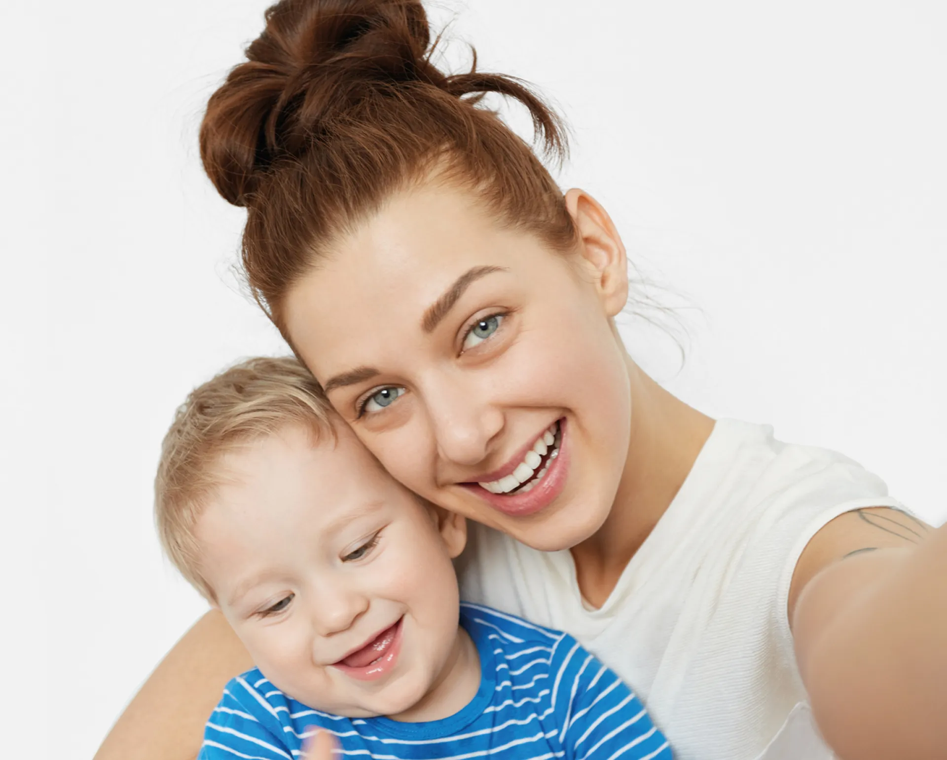 maman-souriante-bebe
