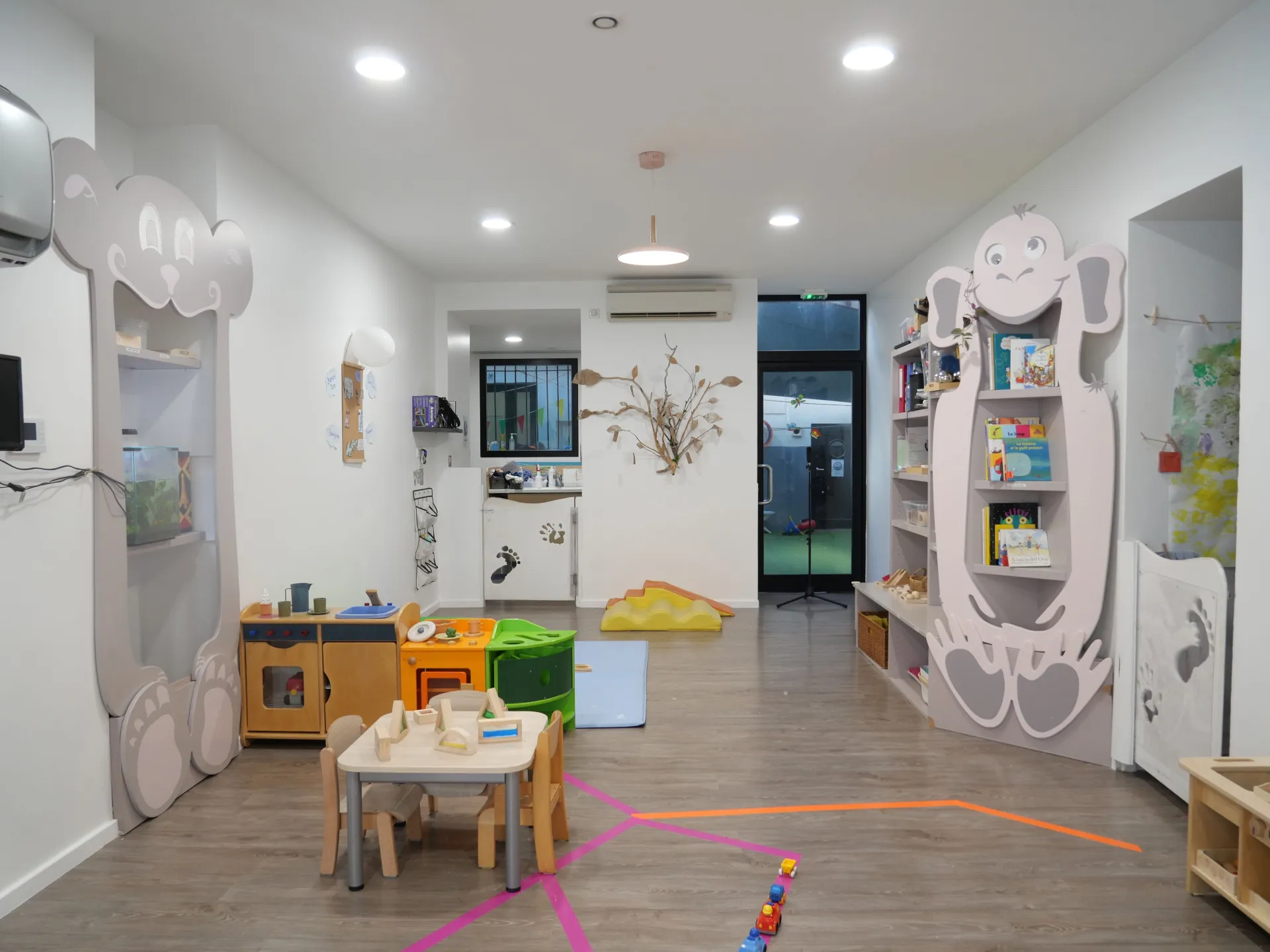 creche-nice-praline-people-and-baby-1