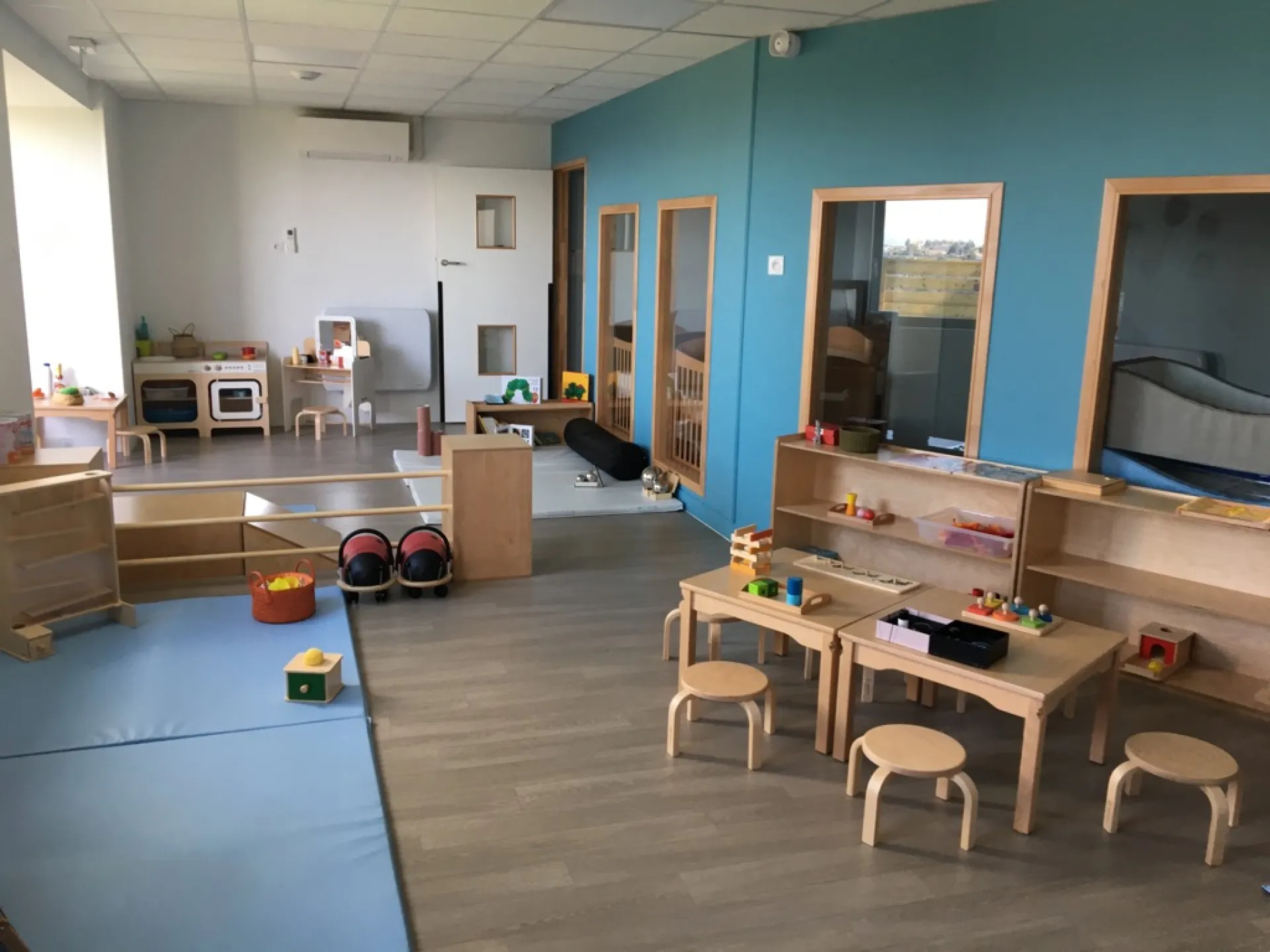 creche-nice-aigue-marine-people-and-baby-1