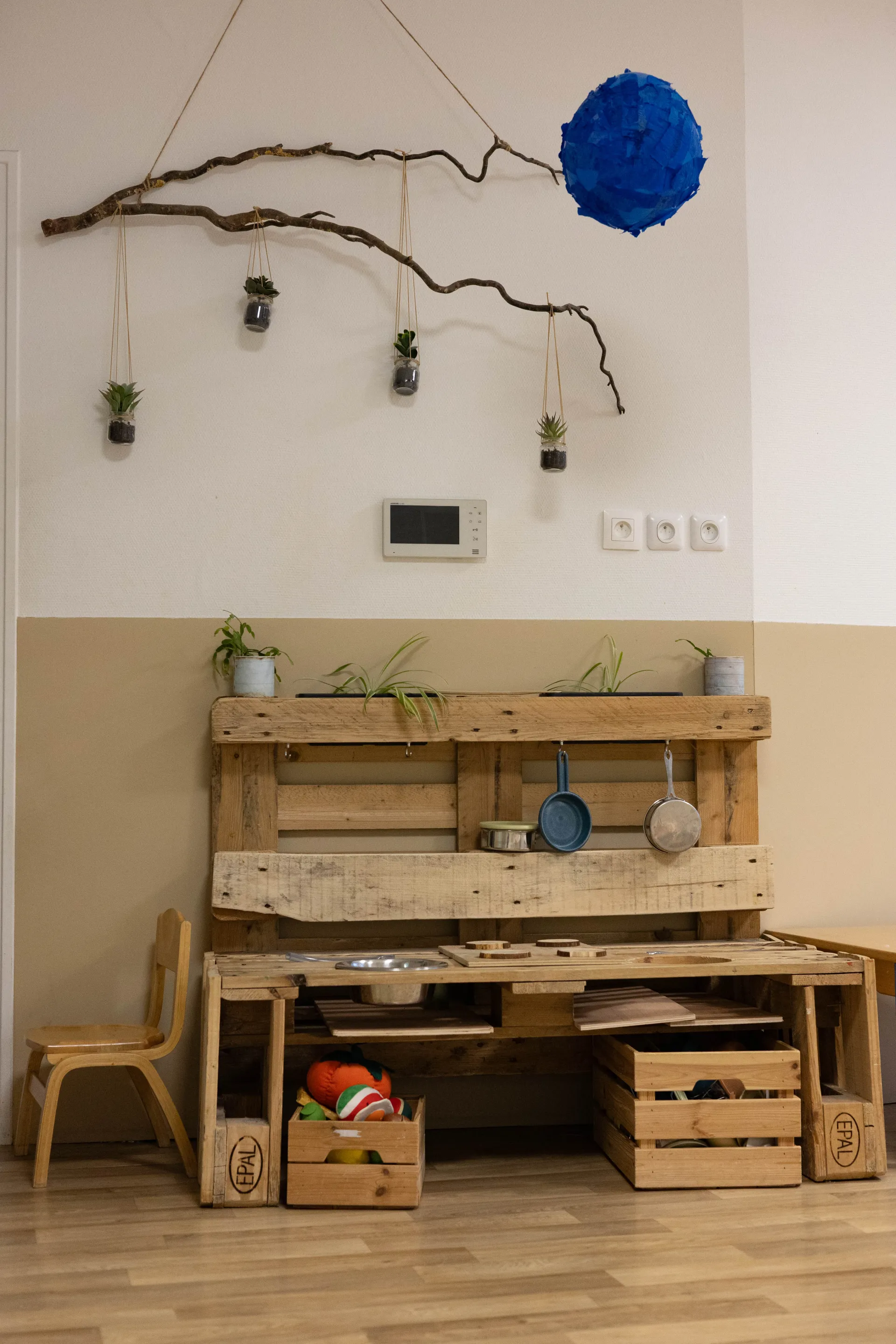 creche-royaume-petit-lutin-lille-people-and-baby-4