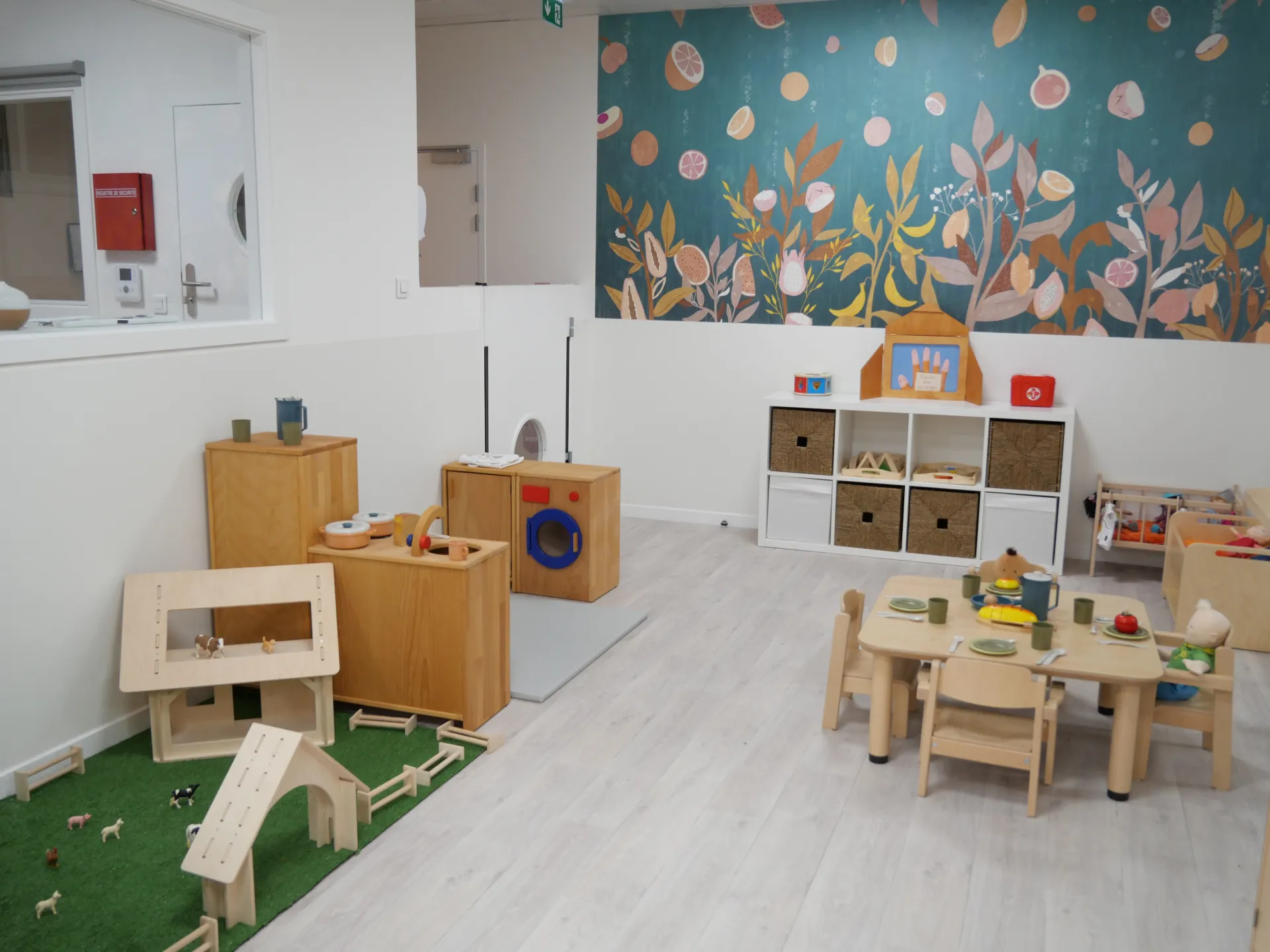 creche-nice-aigue-marine-people-and-baby-2