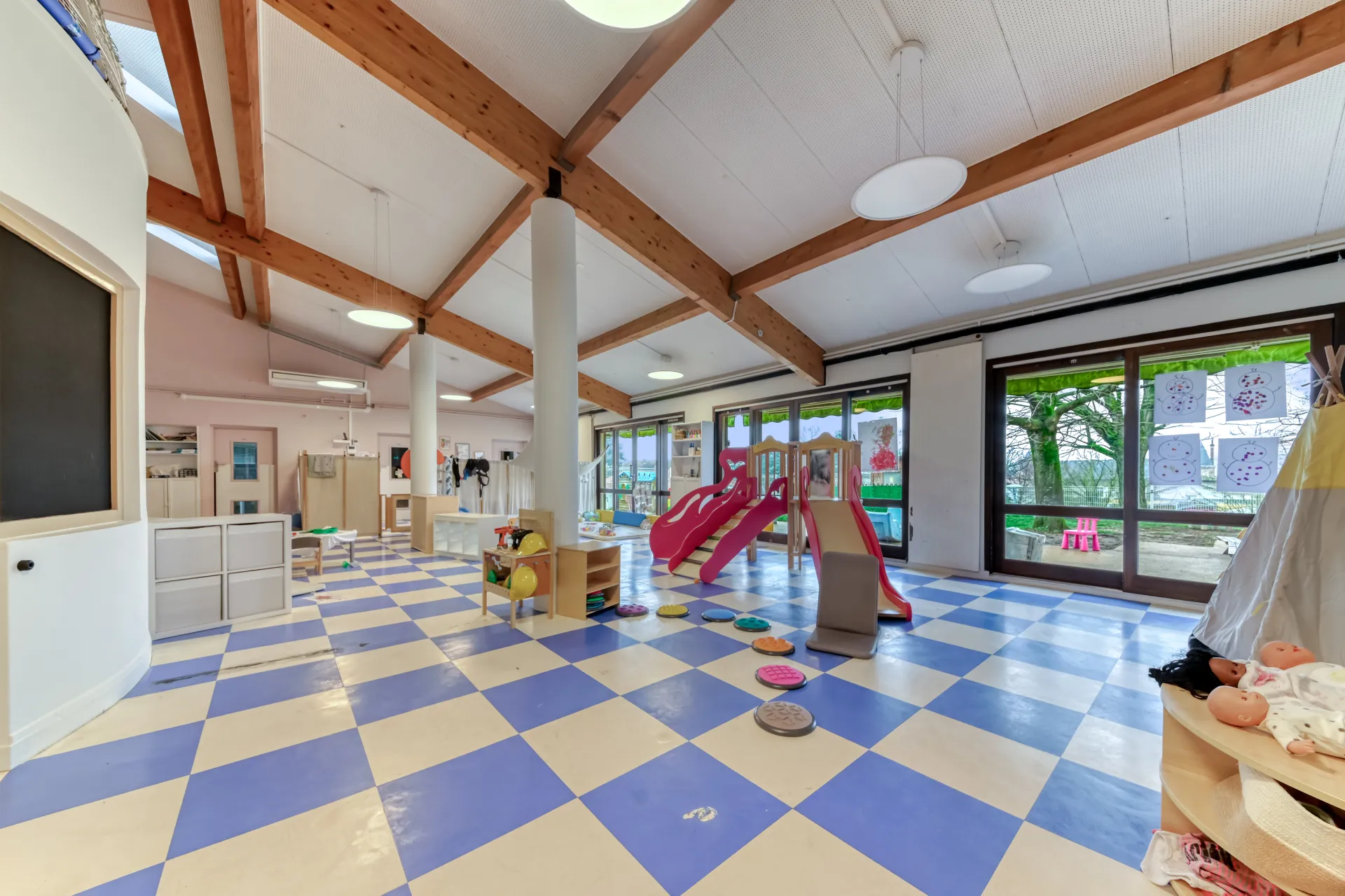 creche-01_reyrieux_1001etoiles-peopleandbaby-2