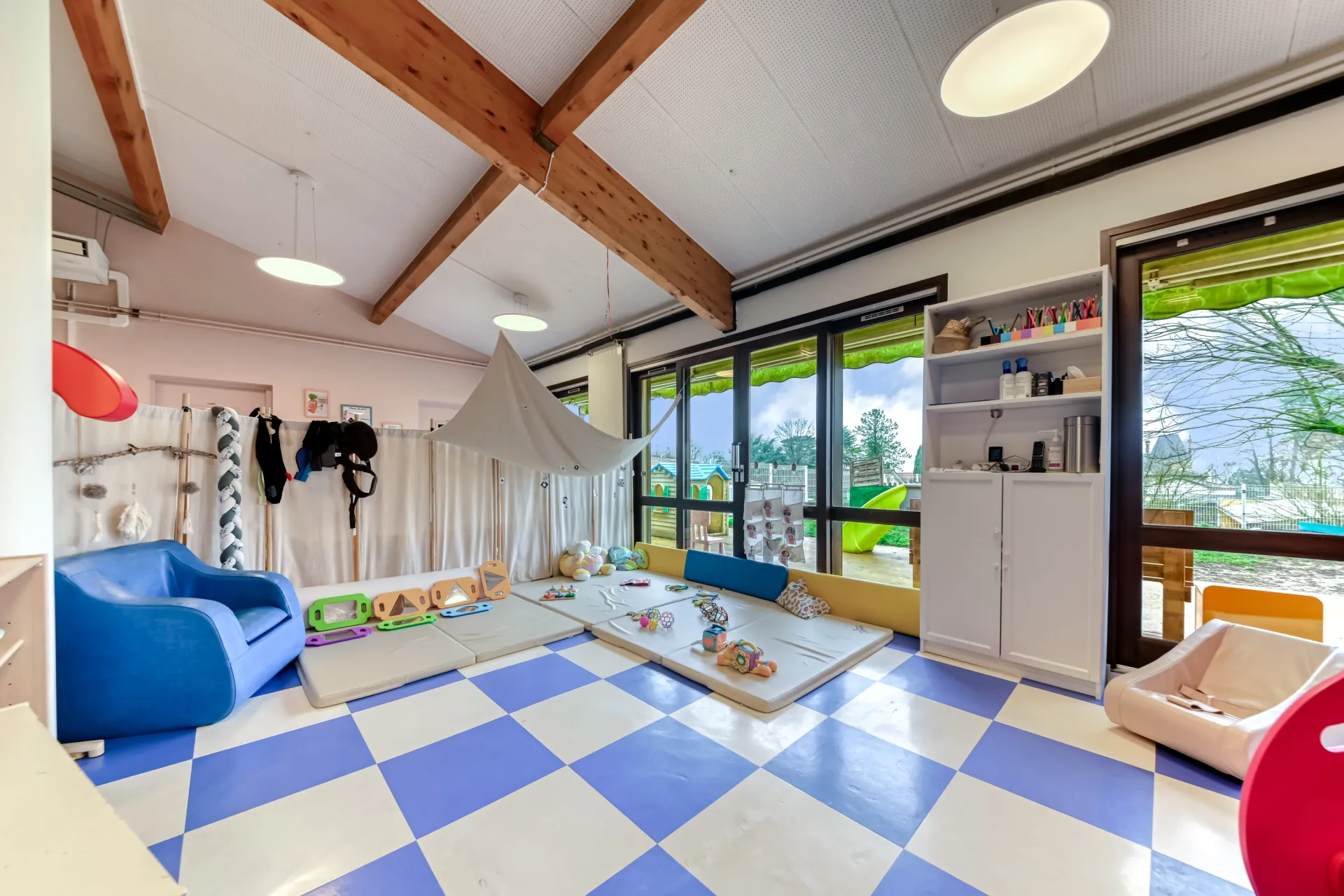 creche-01_reyrieux_1001etoiles-peopleandbaby-6