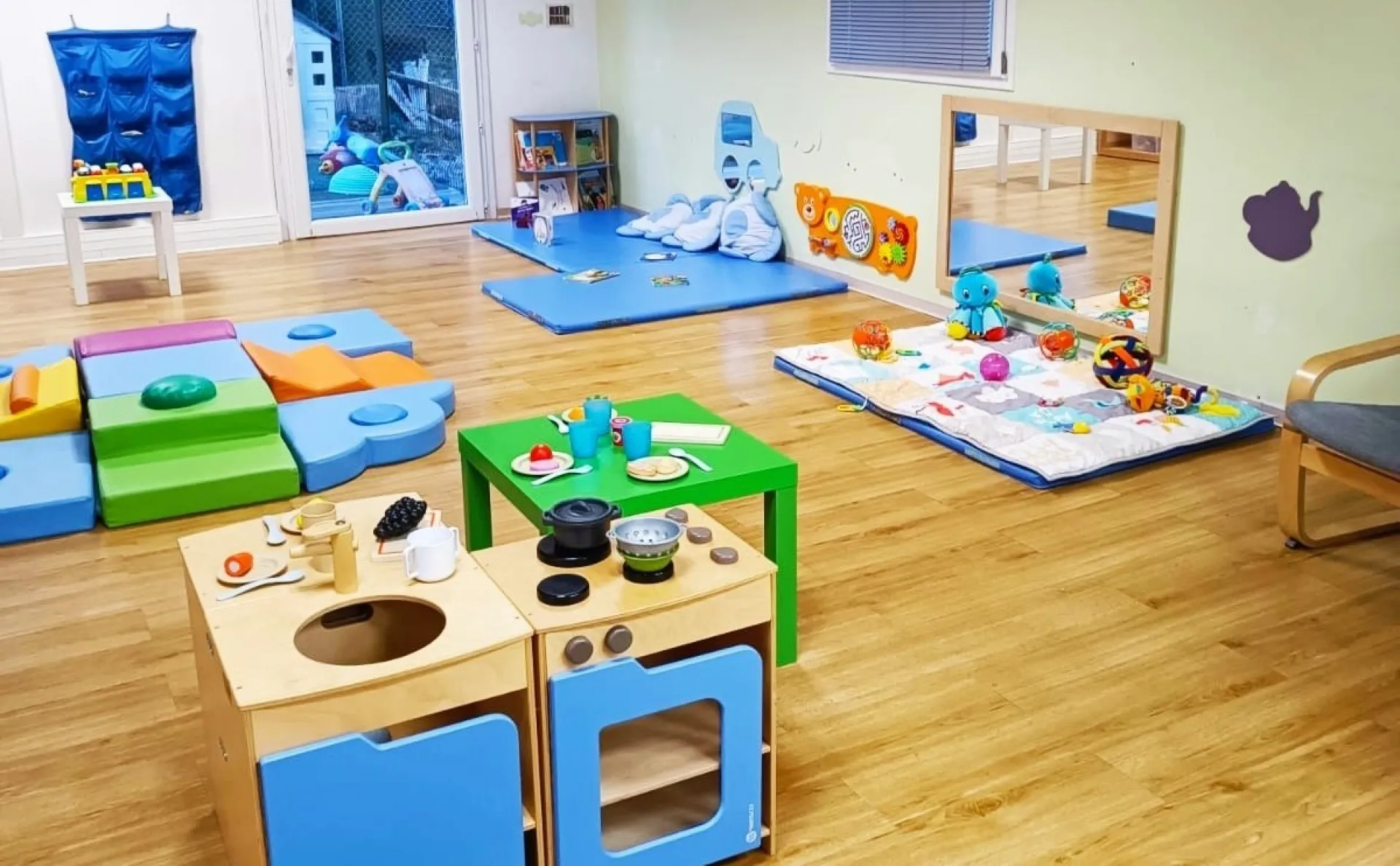 peopleandbaby-creche-eguilles-coccinelles-et-berlingot-1