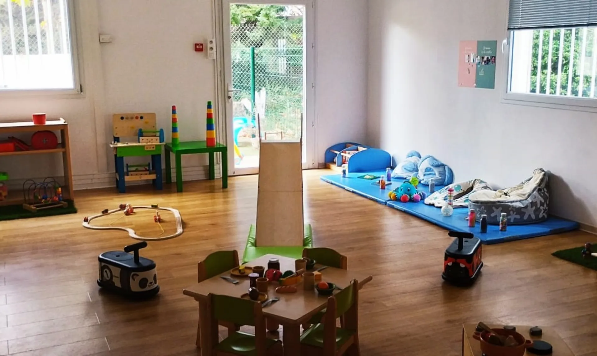 peopleandbaby-creche-eguilles-coccinelles-et-berlingot-3