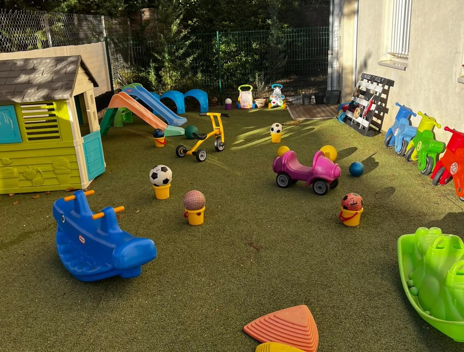 peopleandbaby-creche-eguilles-coccinelles-et-berlingot-4