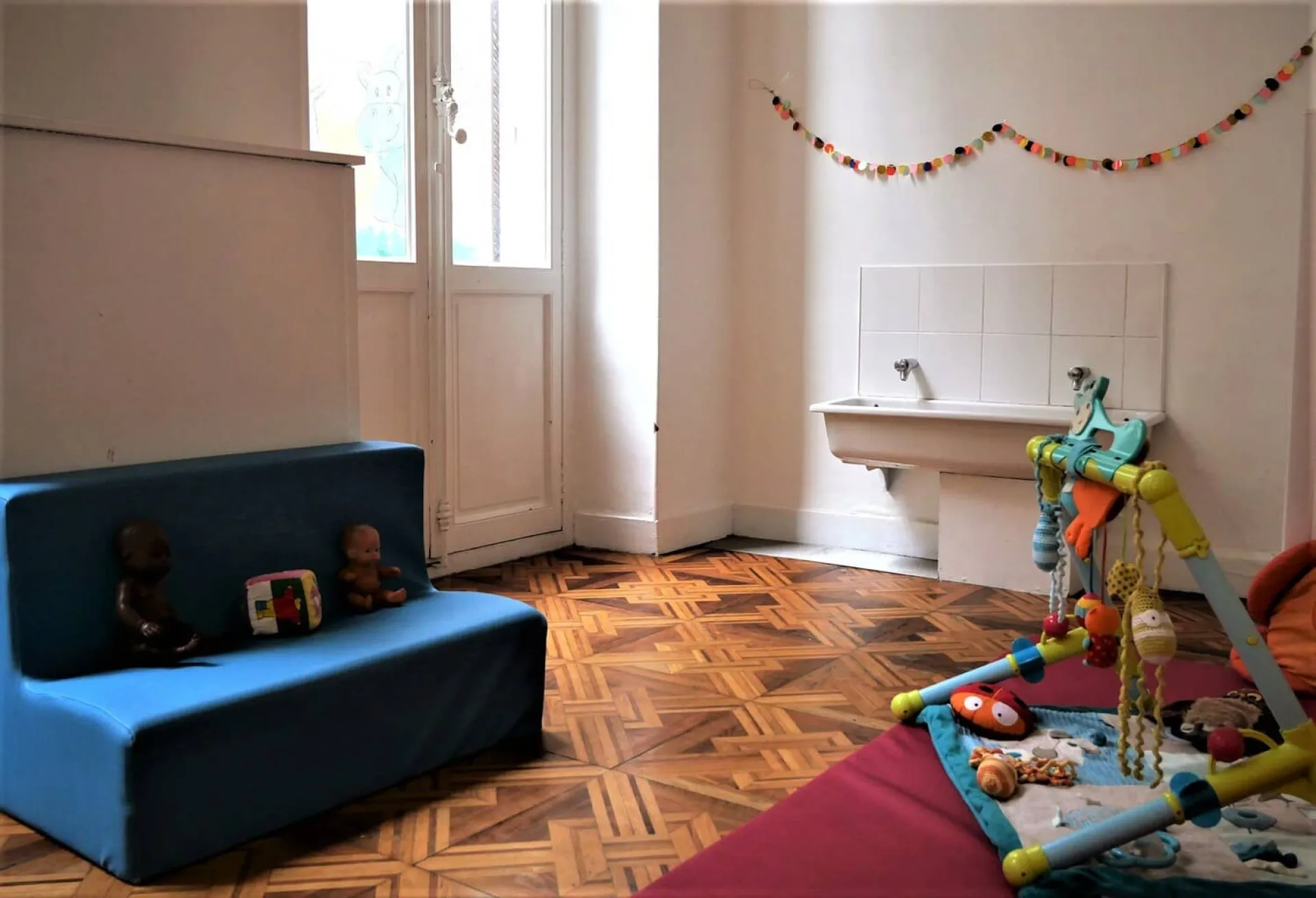 creche-marseille-amandine-et-grenadine-people-and-baby-1