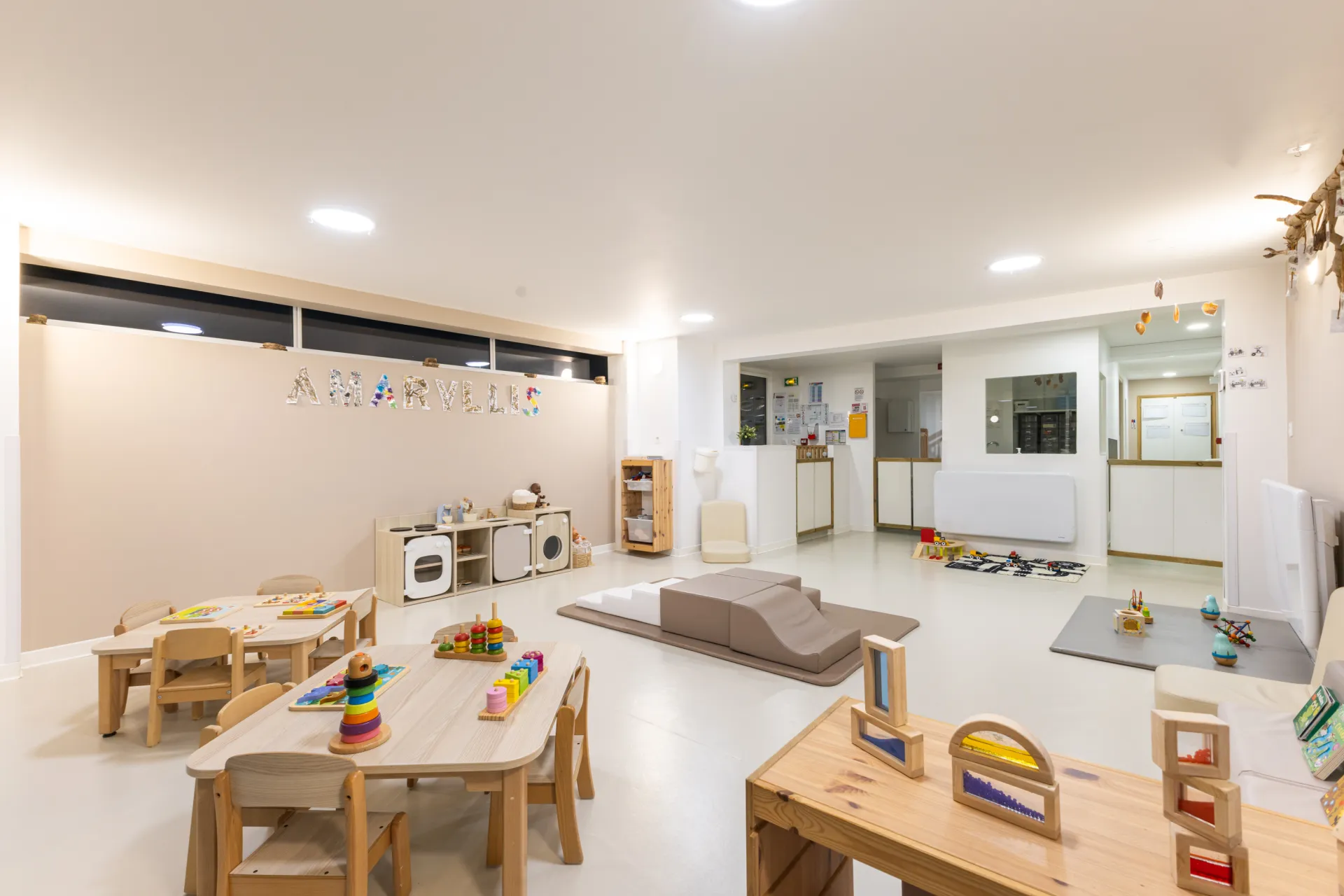 creche-78_epone_amaryllis10-epone-peopleandbaby-3