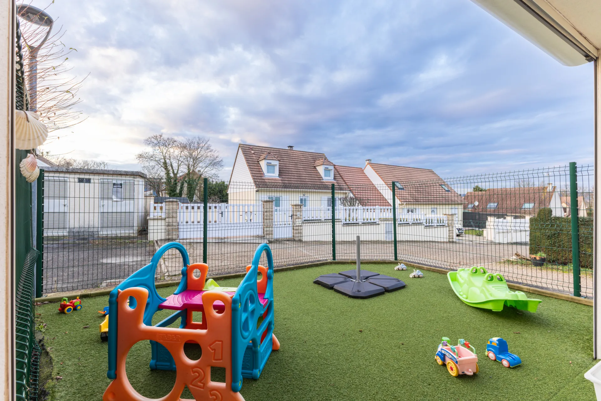 creche-78_epone_amaryllis10-epone-peopleandbaby-10