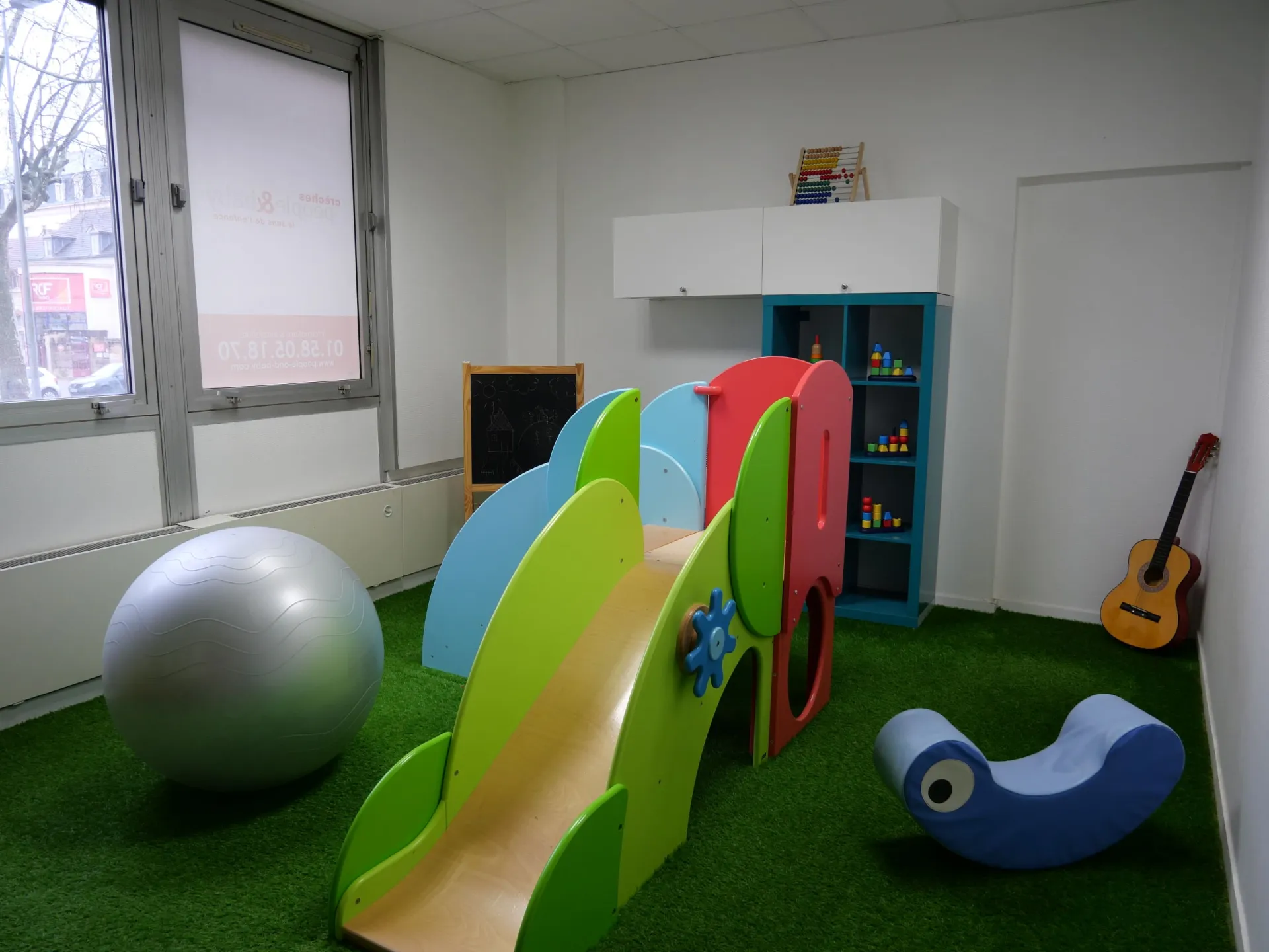 creche-dijon-babycreche-carnot-people-and-baby-1