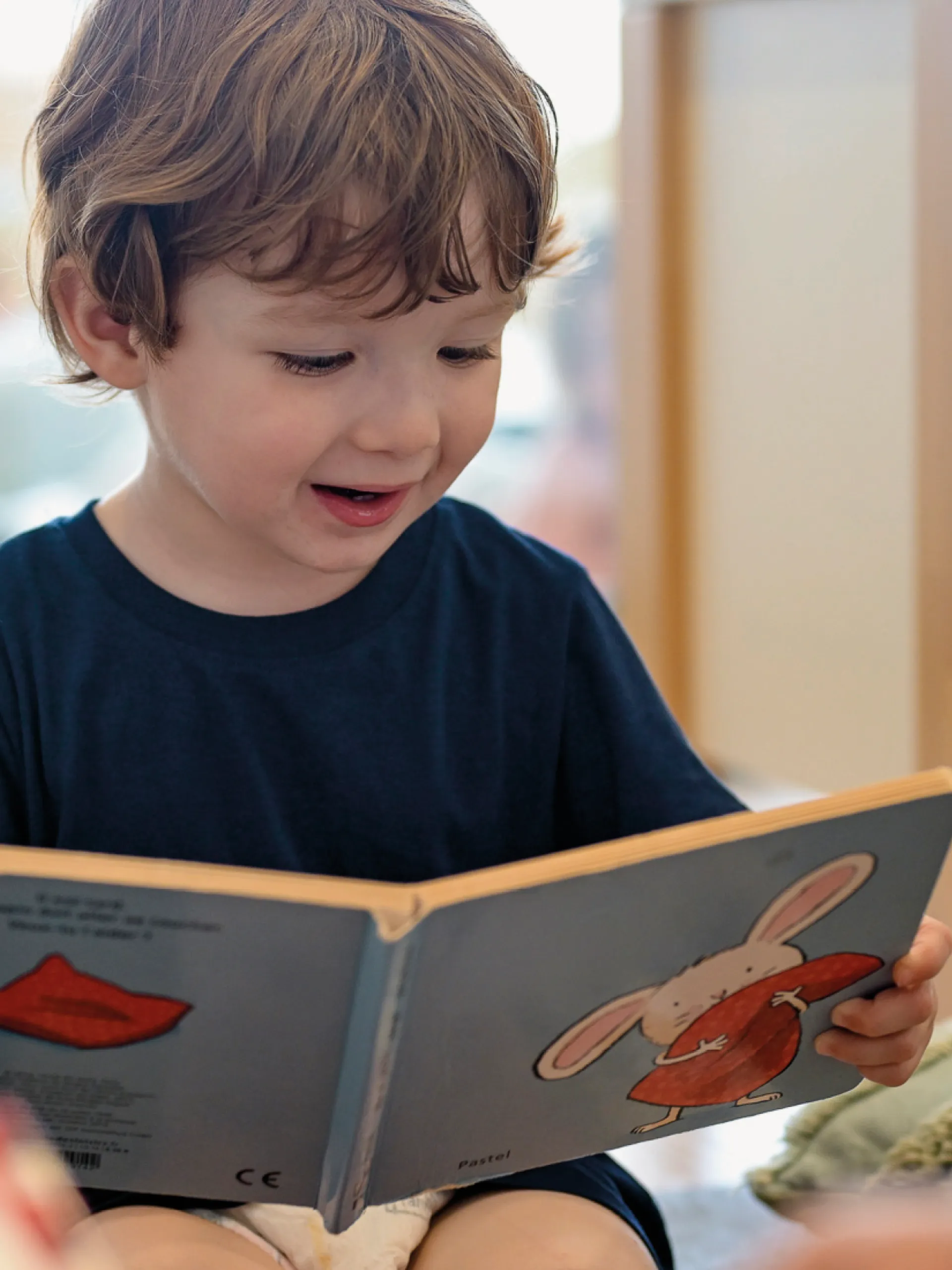 enfant-livre-sourire