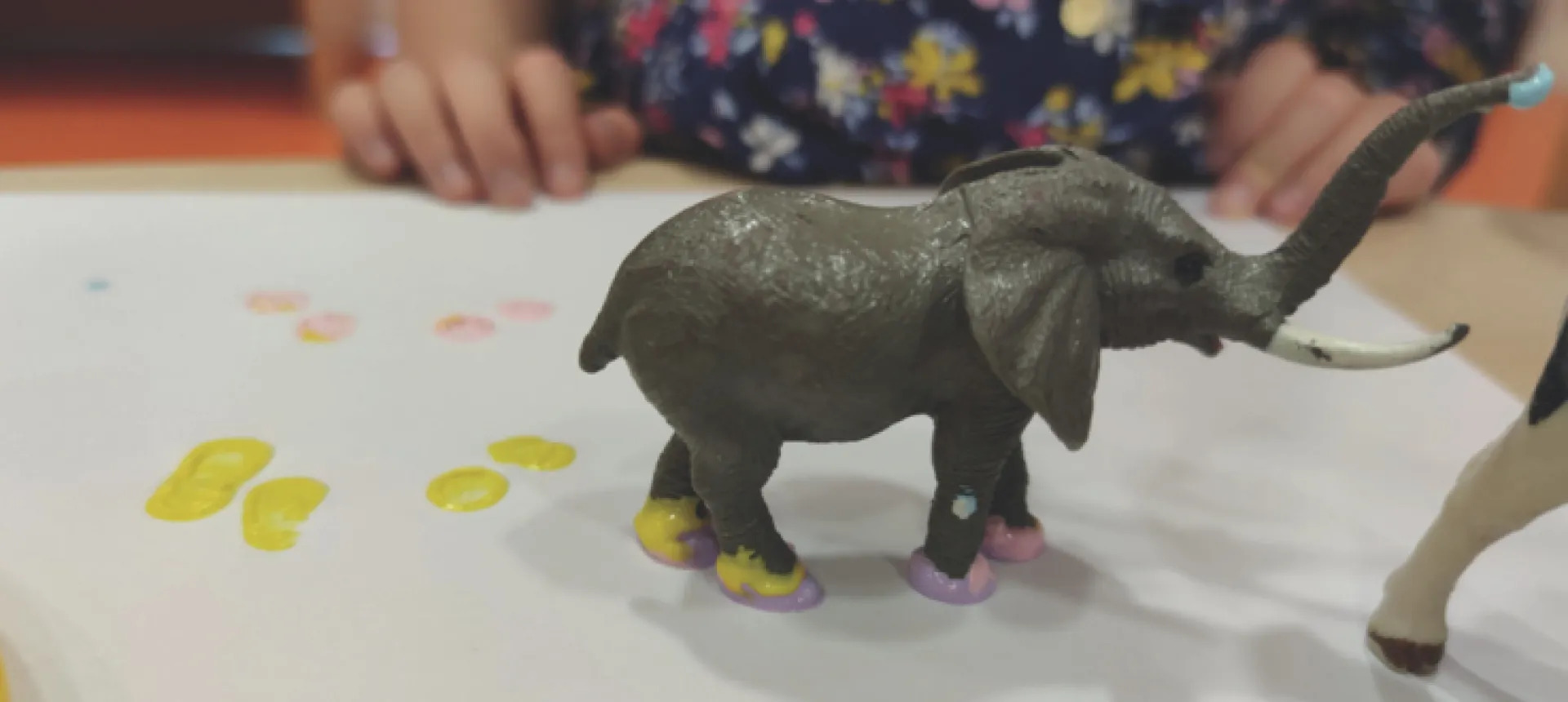 atelier-peinture-enfant-empreintes-animaux V2