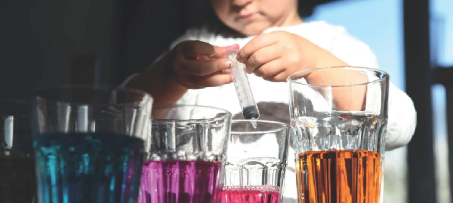 jeu-enfant-melange-couleur-pipettes-eau V2