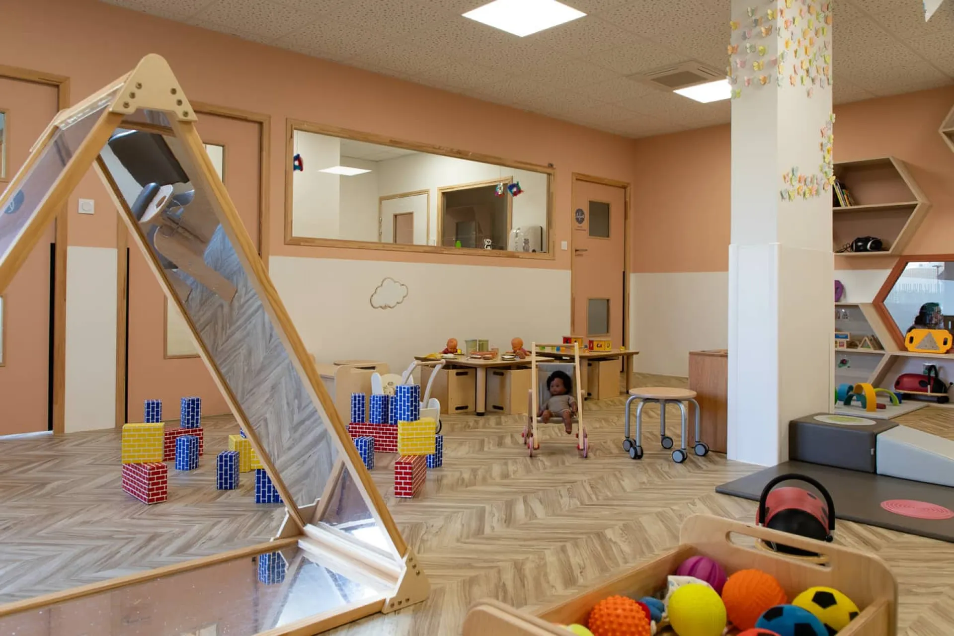 creche-toulouse-baby-fly-people-baby-2