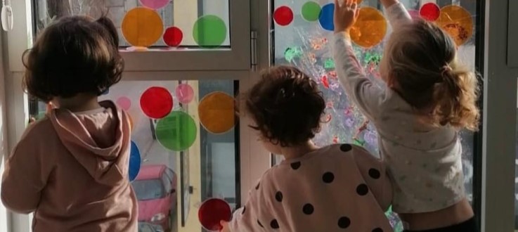 enfants-vitrail-couleur