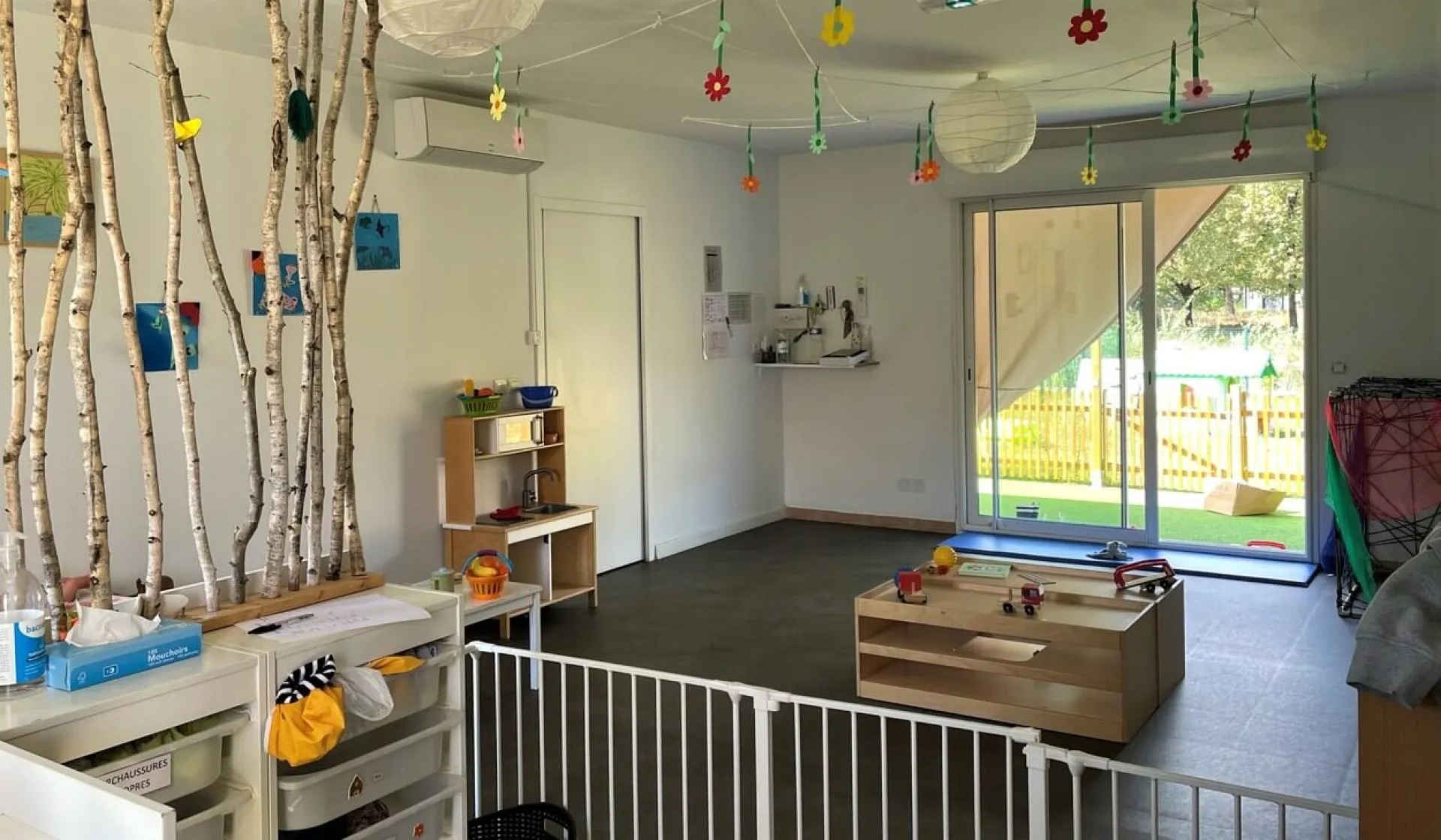 creche-biganos-les-petits-gribouillis-people-and-baby-1