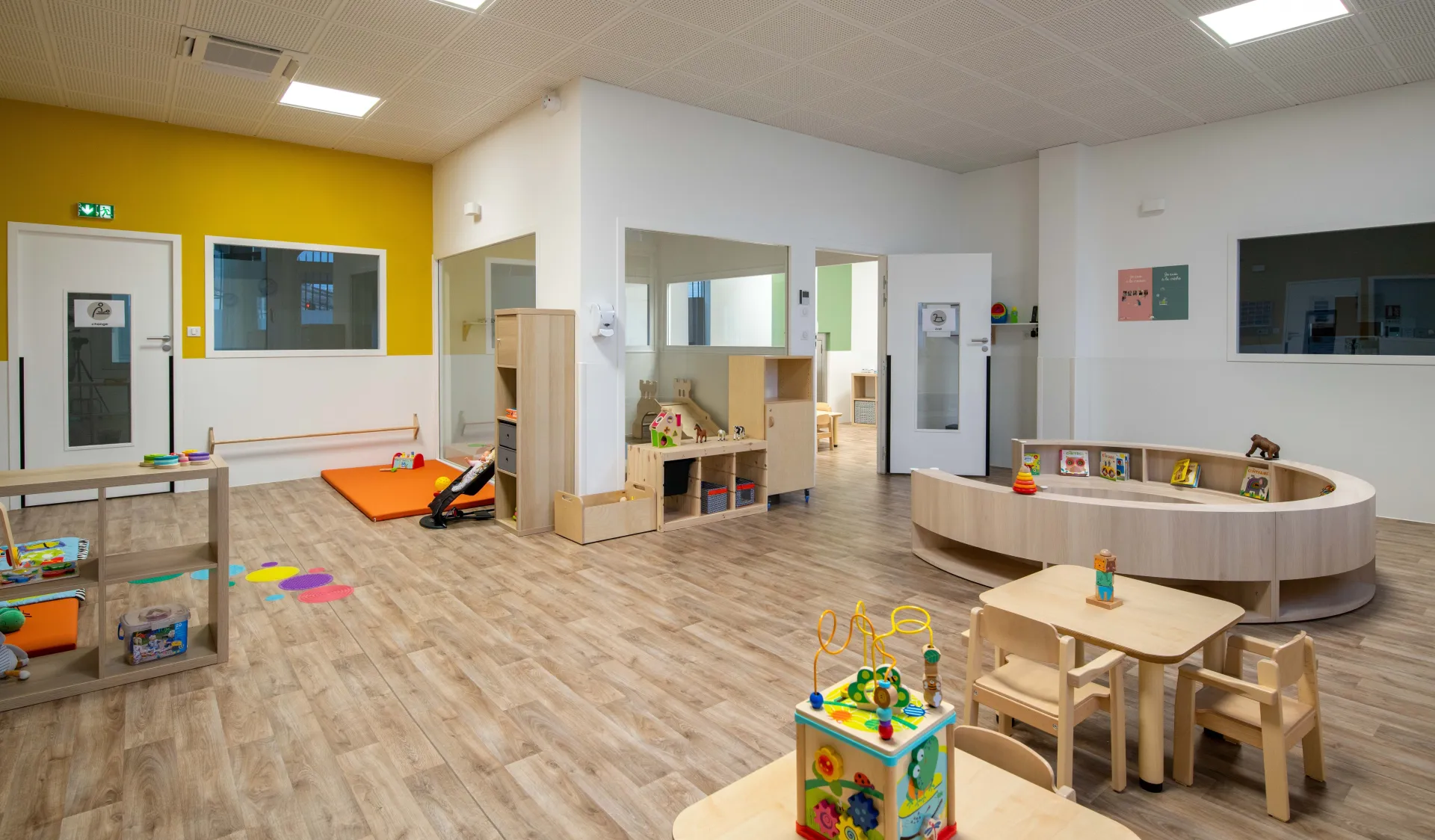 creche-bordeaux-lilorev-people-and-baby-1