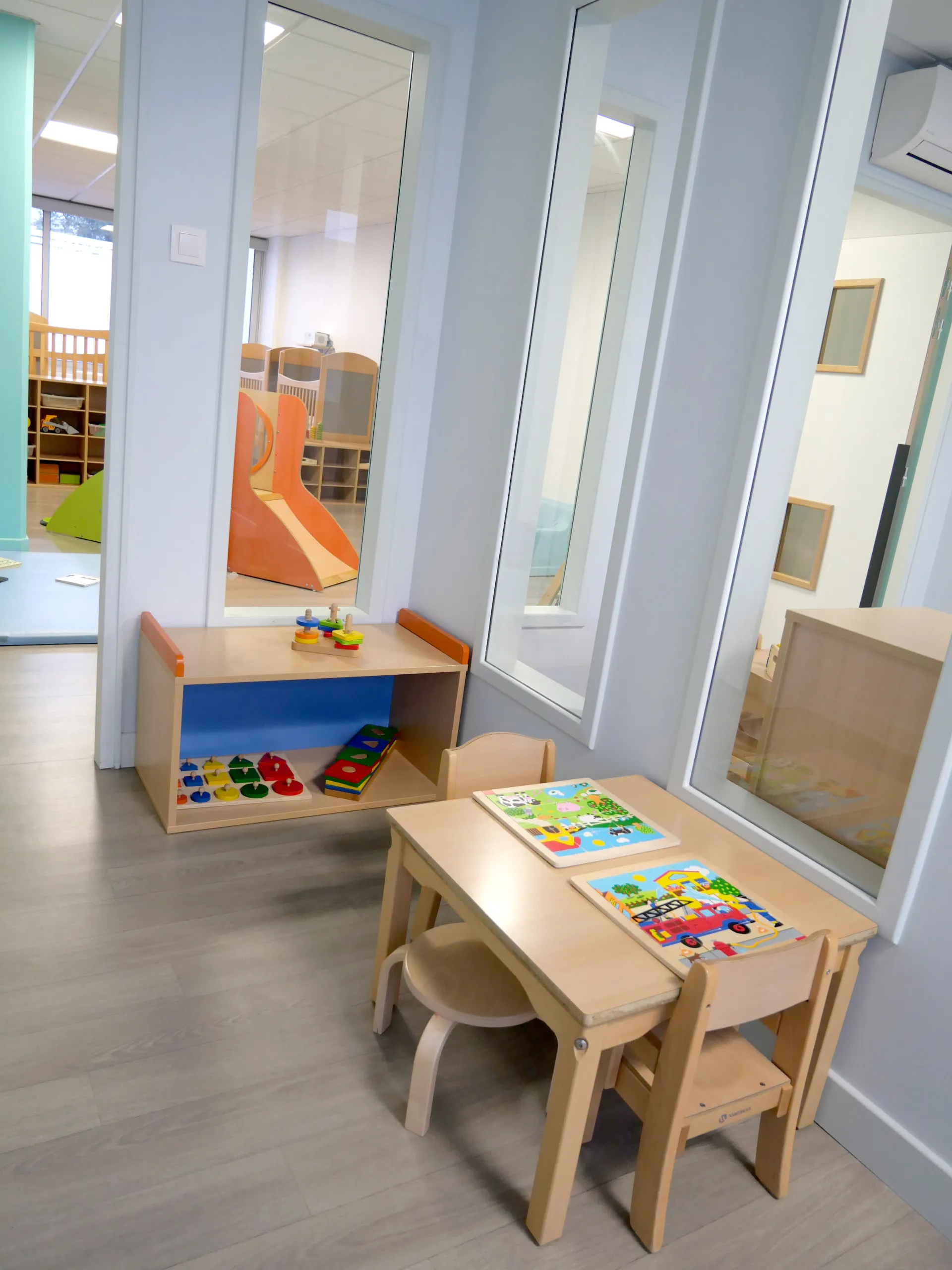 peopleandbaby-creche-bordeaux-bleu-marine-2
