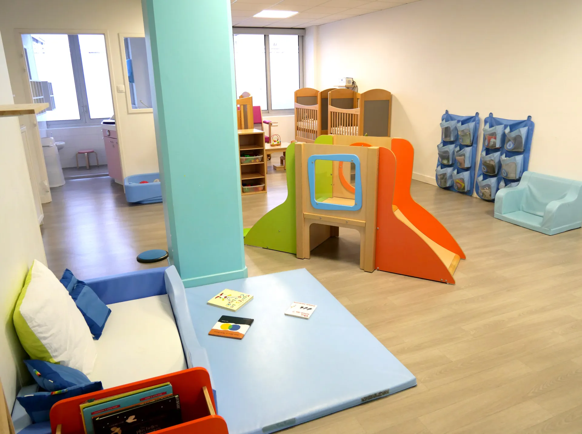 peopleandbaby-creche-bordeaux-bleu-marine-1